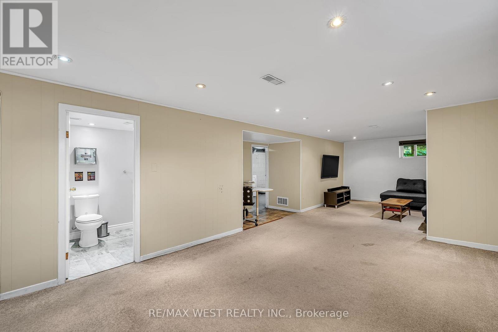 577 Drymen Crescent, Mississauga (Mineola), Ontario  L5G 2N9 - Photo 15 - W12450601