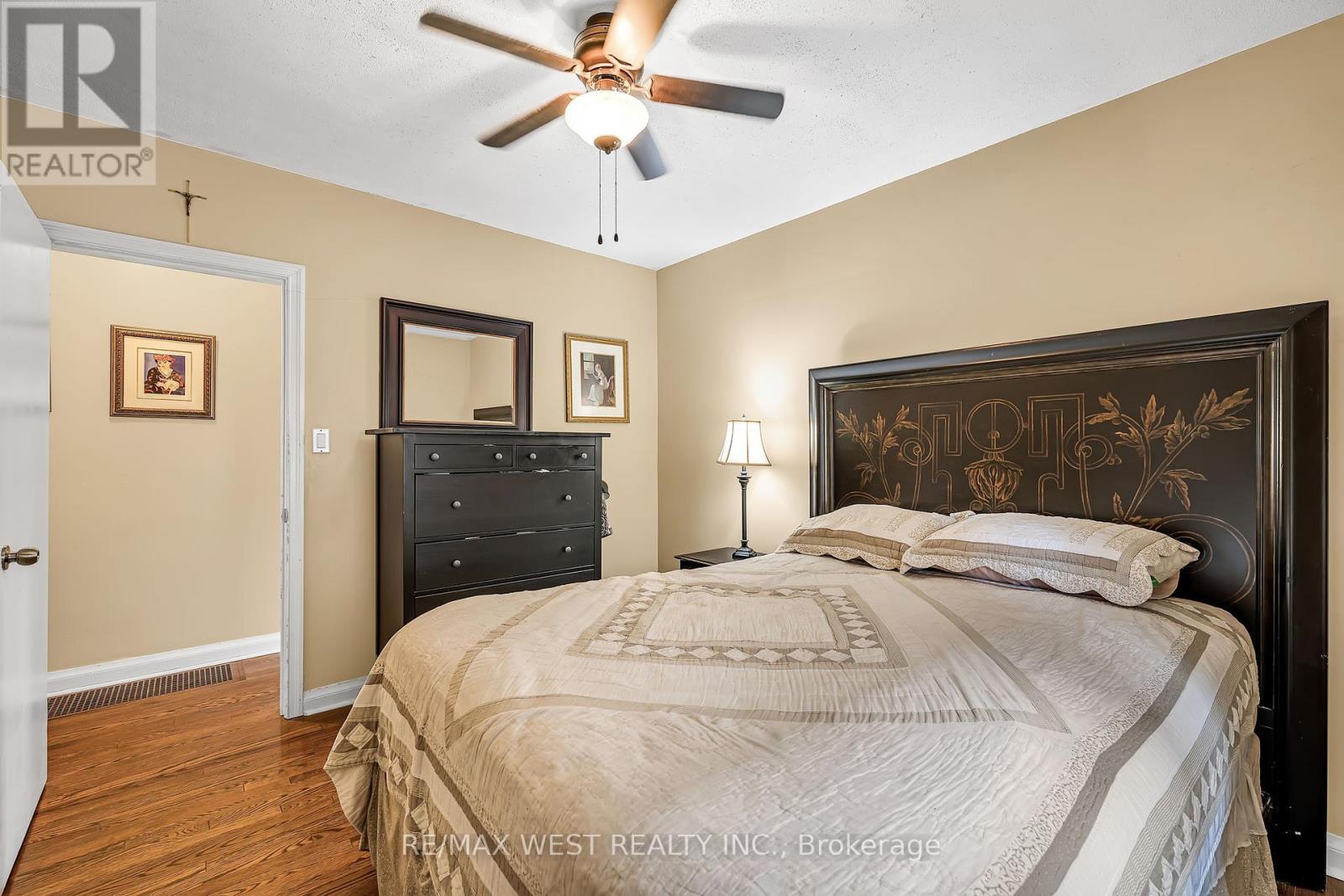 577 Drymen Crescent, Mississauga (Mineola), Ontario  L5G 2N9 - Photo 6 - W12450601