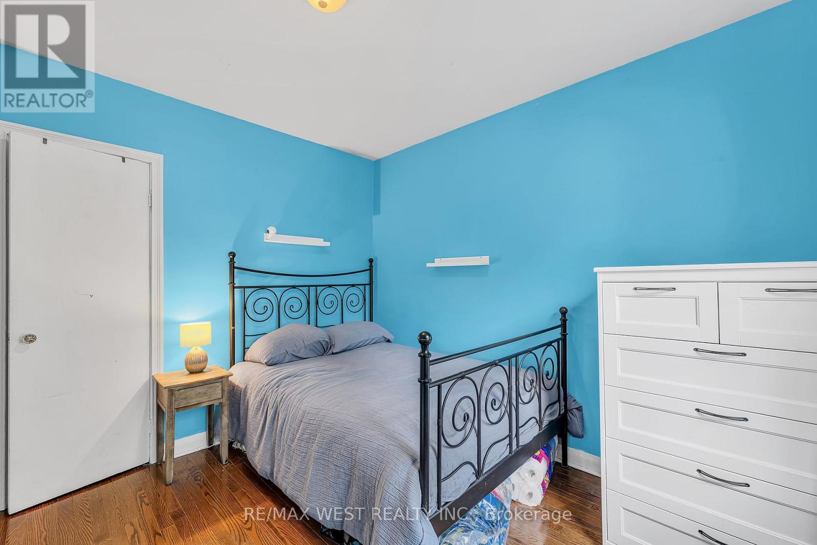 577 Drymen Crescent, Mississauga (Mineola), Ontario  L5G 2N9 - Photo 7 - W12450601