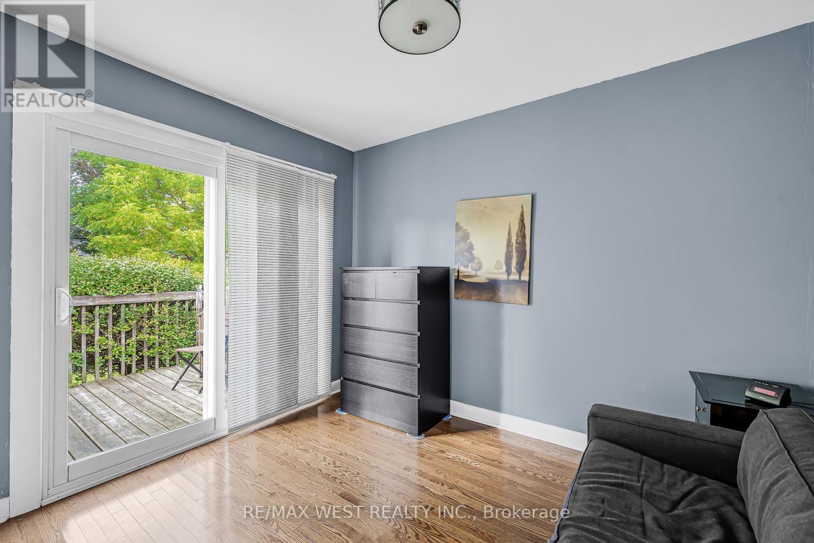 577 Drymen Crescent, Mississauga (Mineola), Ontario  L5G 2N9 - Photo 8 - W12450601