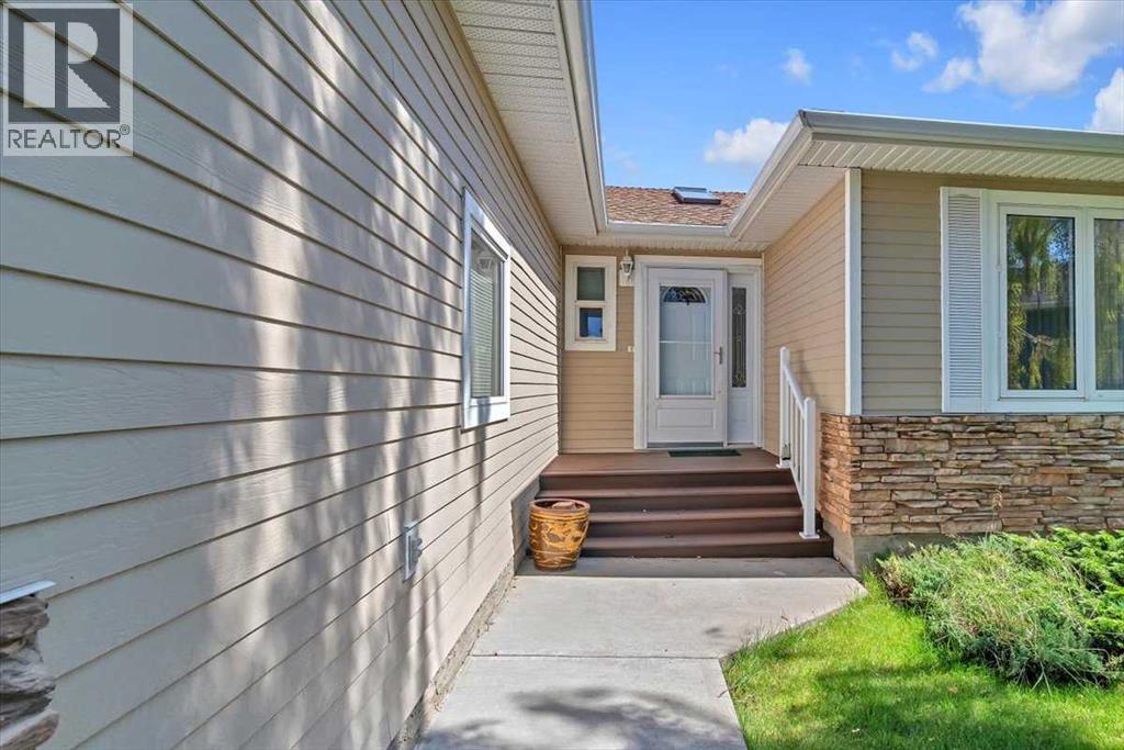 109 Monica Bay, Carstairs, Alberta  T0M 0N0 - Photo 4 - A2243924