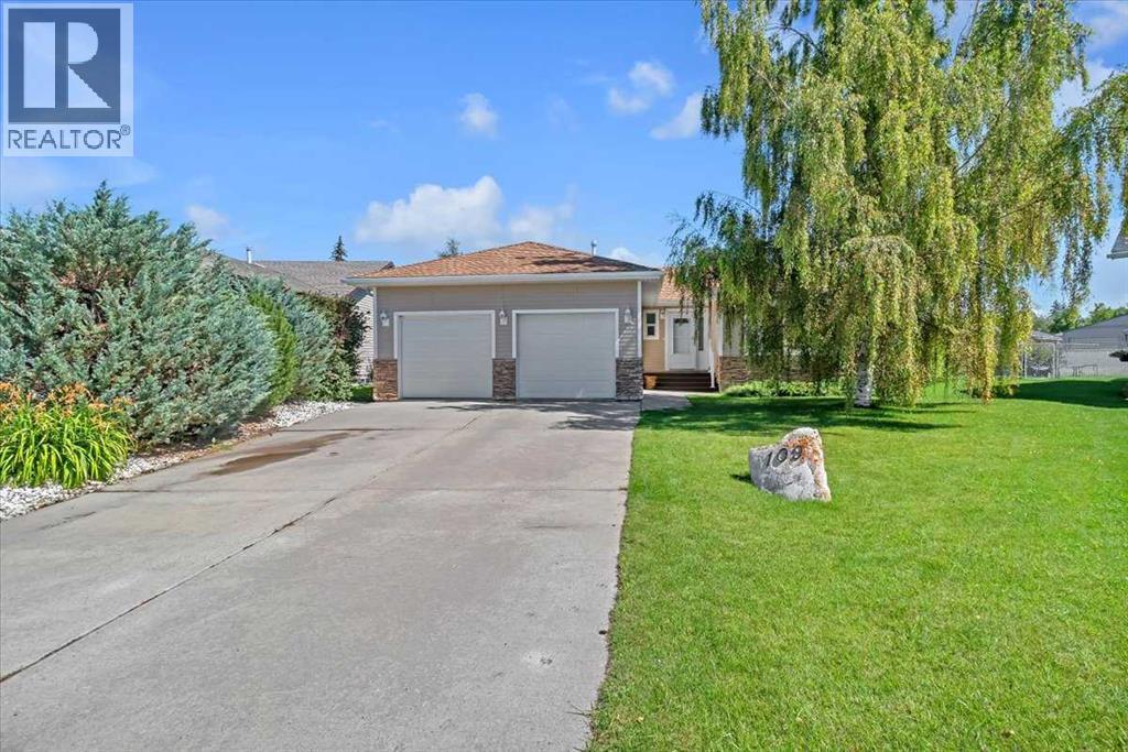 109 Monica Bay, Carstairs, Alberta  T0M 0N0 - Photo 5 - A2243924