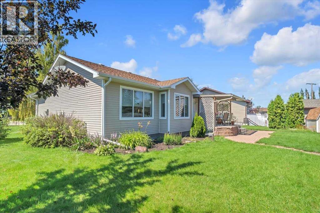 109 Monica Bay, Carstairs, Alberta  T0M 0N0 - Photo 38 - A2243924