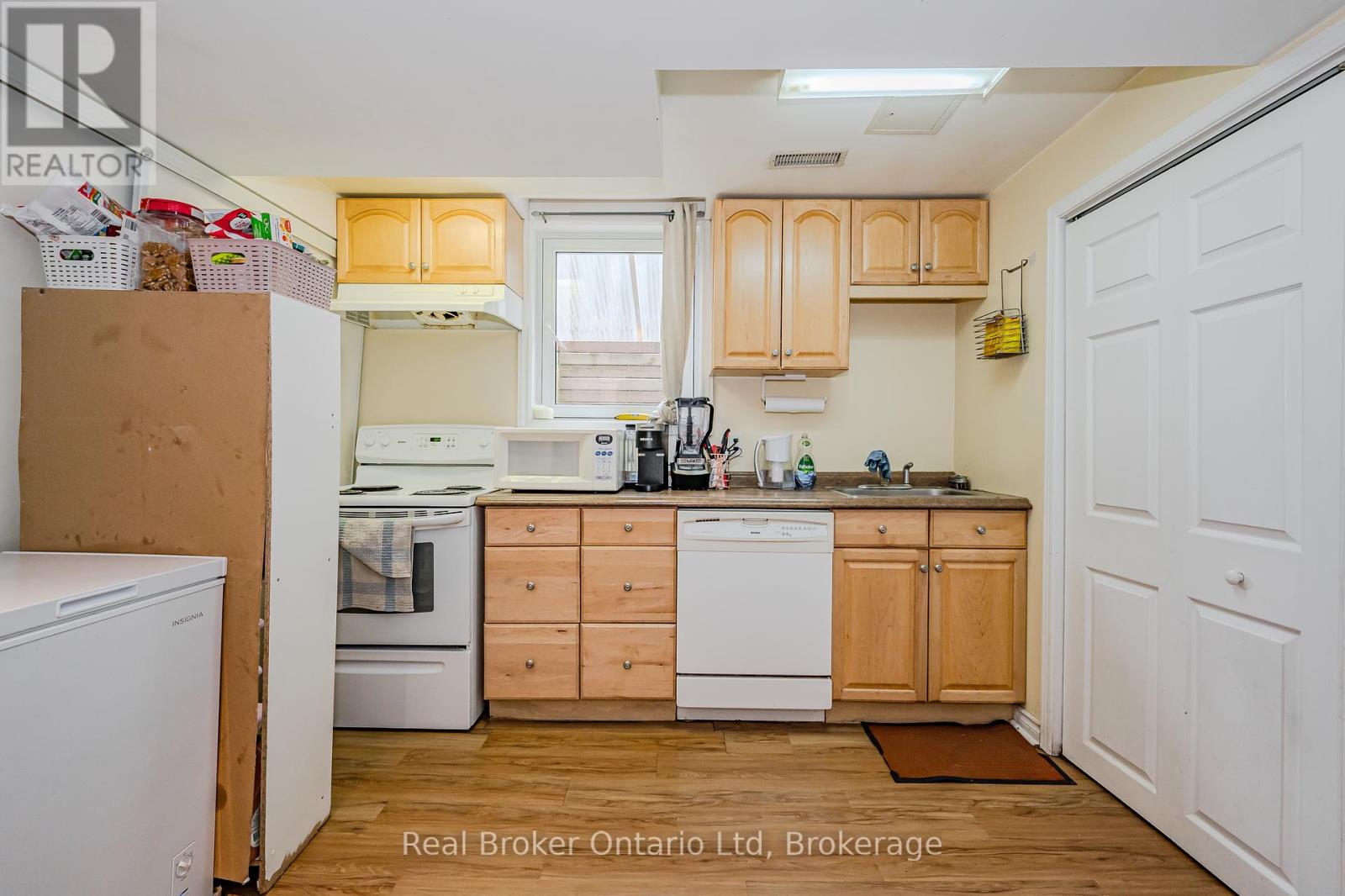 B - 14 Southcreek Trail, Guelph, Ontario  N1G 4Y8 - Photo 10 - X12450624