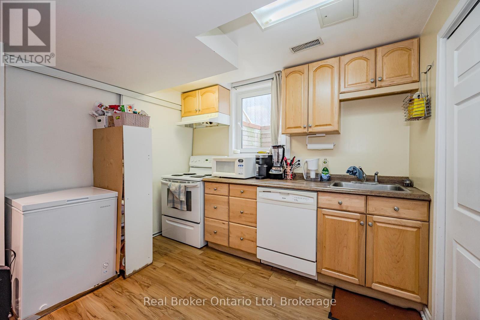 B - 14 Southcreek Trail, Guelph, Ontario  N1G 4Y8 - Photo 11 - X12450624