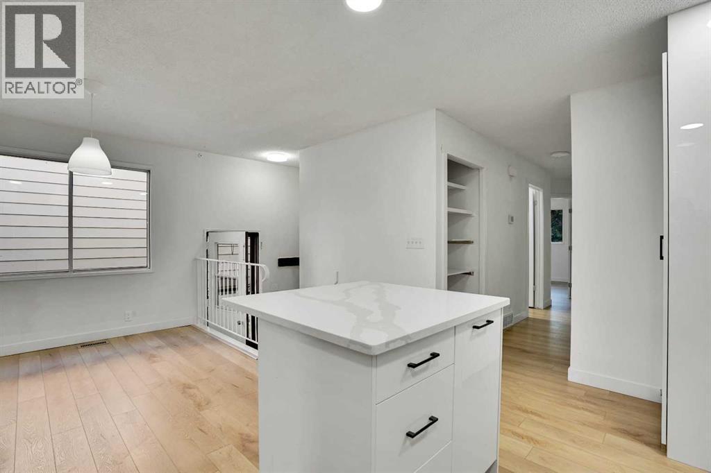 537 Whiteland Drive Ne, Calgary, Alberta  T1Y 3S5 - Photo 6 - A2255227