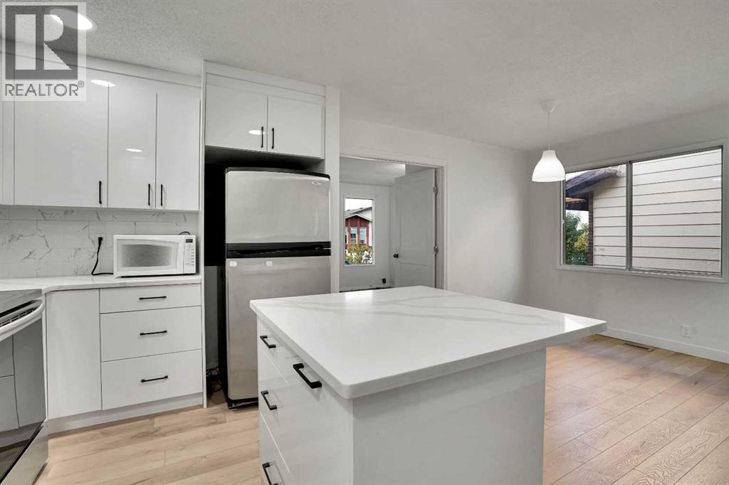 537 Whiteland Drive Ne, Calgary, Alberta  T1Y 3S5 - Photo 5 - A2255227