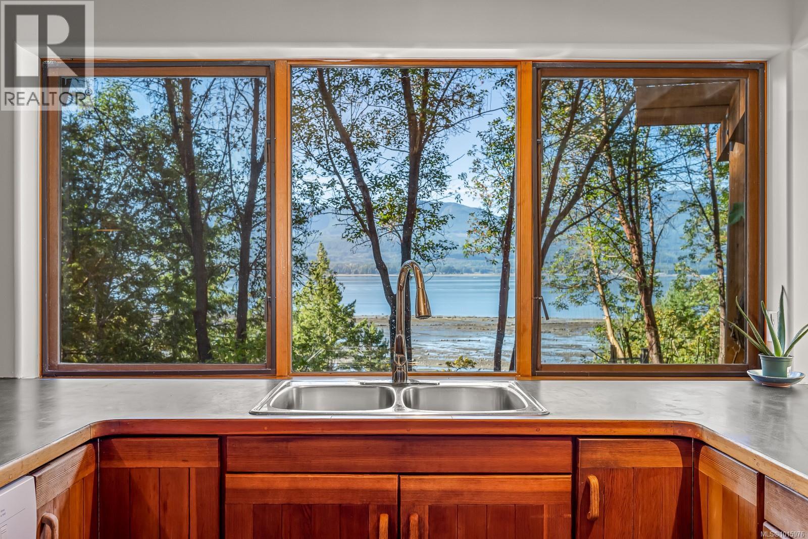 6161 Lacon Rd, Denman Island, British Columbia  V0R 1T0 - Photo 15 - 1015976