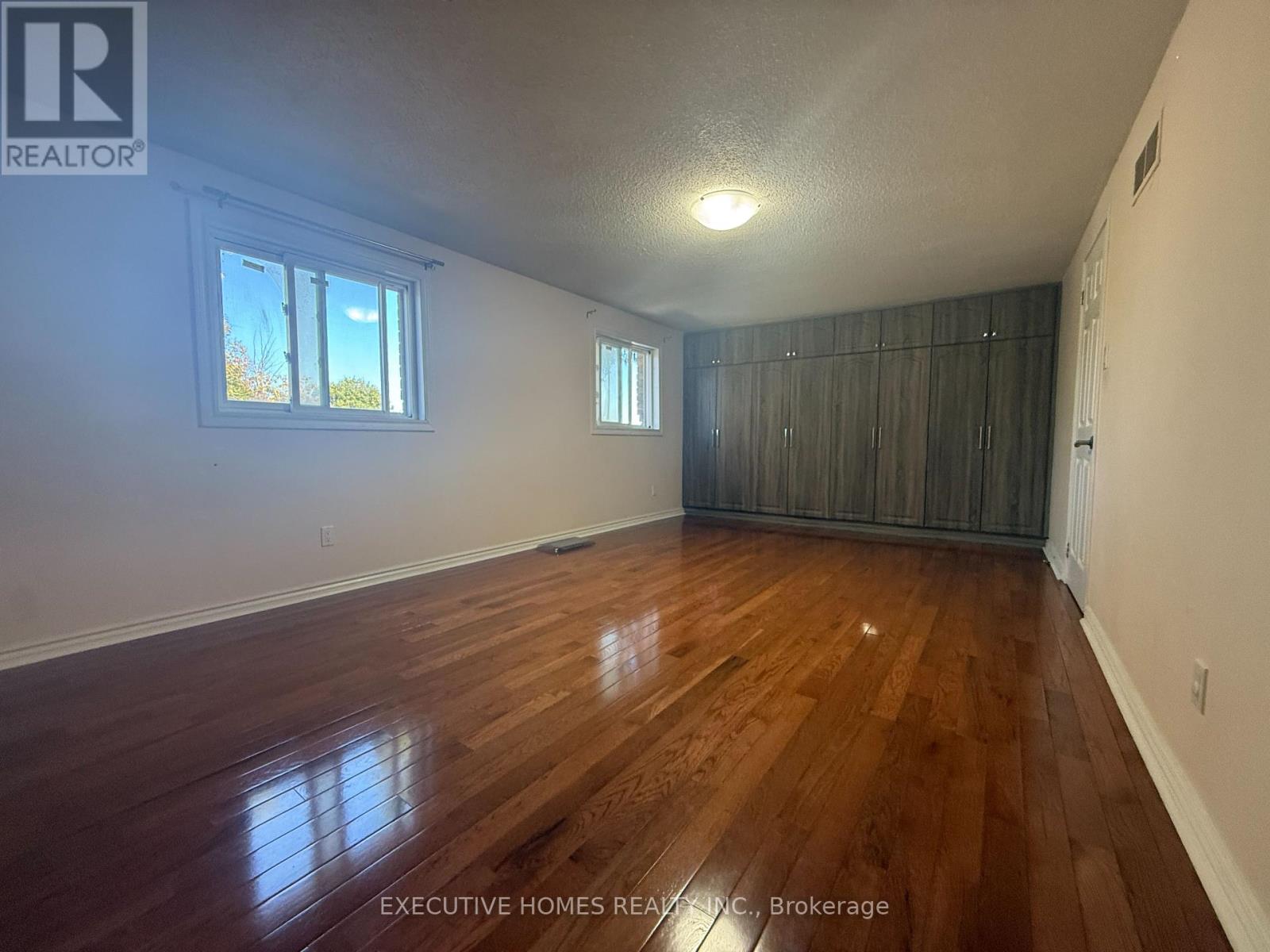 53 Chase Court, Markham, Ontario  L3S 1V6 - Photo 12 - N12449775