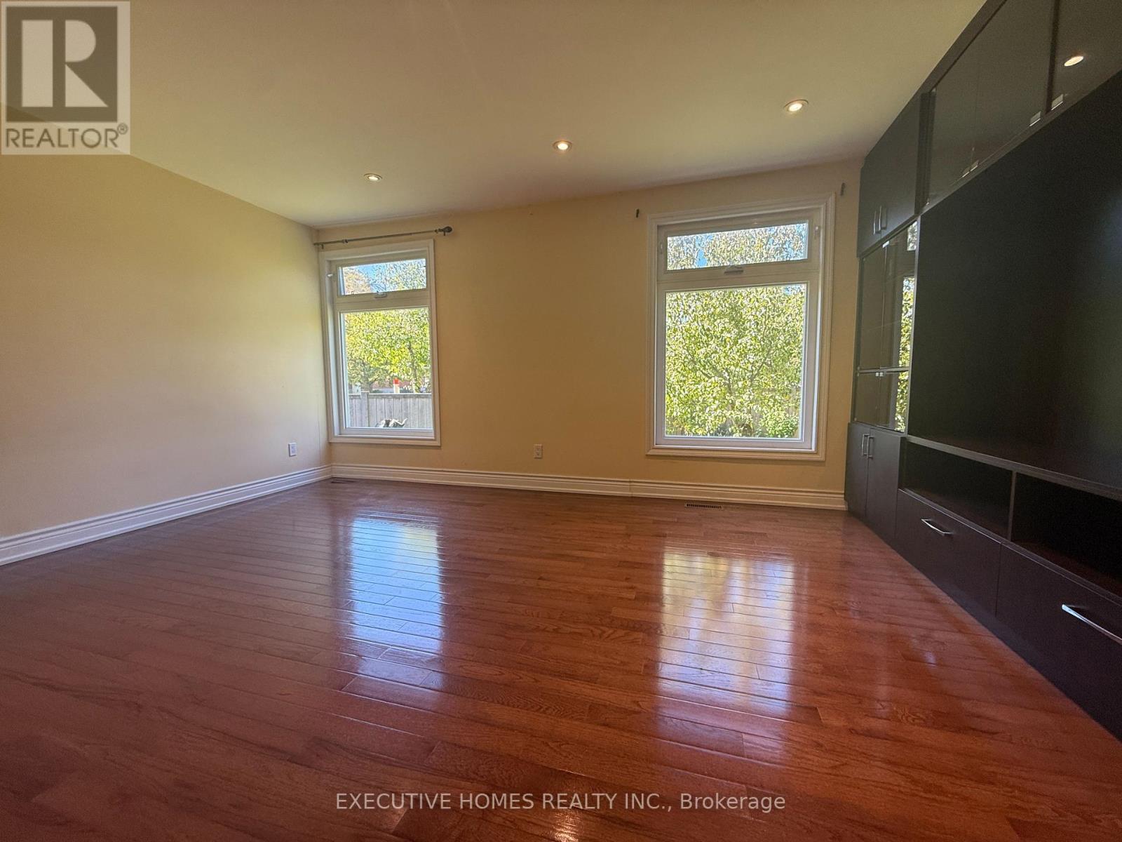 53 Chase Court, Markham, Ontario  L3S 1V6 - Photo 5 - N12449775