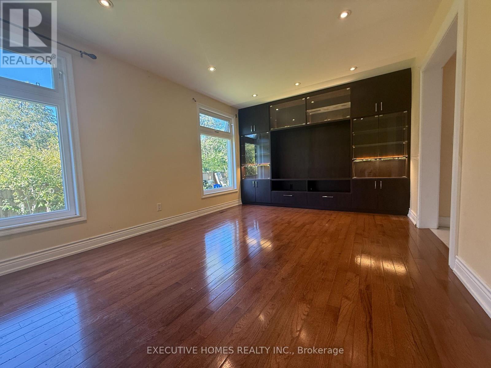 53 Chase Court, Markham, Ontario  L3S 1V6 - Photo 6 - N12449775