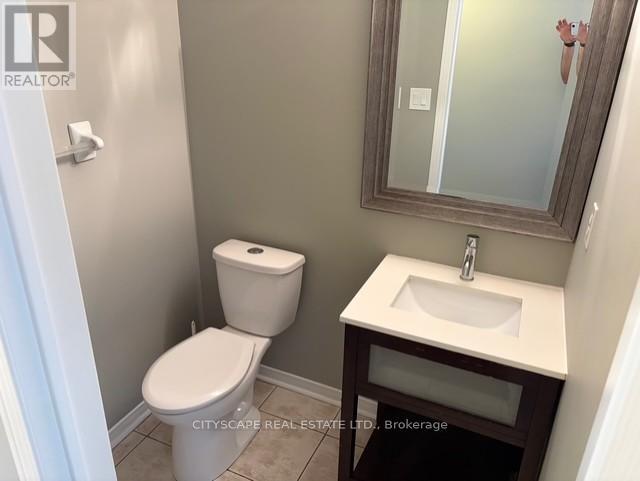 964 Sonoma Court, Mississauga, Ontario  L5V 2L4 - Photo 11 - W12450156