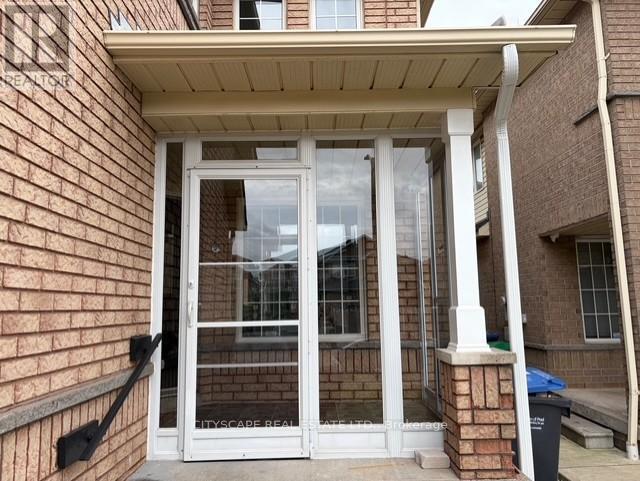 964 Sonoma Court, Mississauga, Ontario  L5V 2L4 - Photo 2 - W12450156