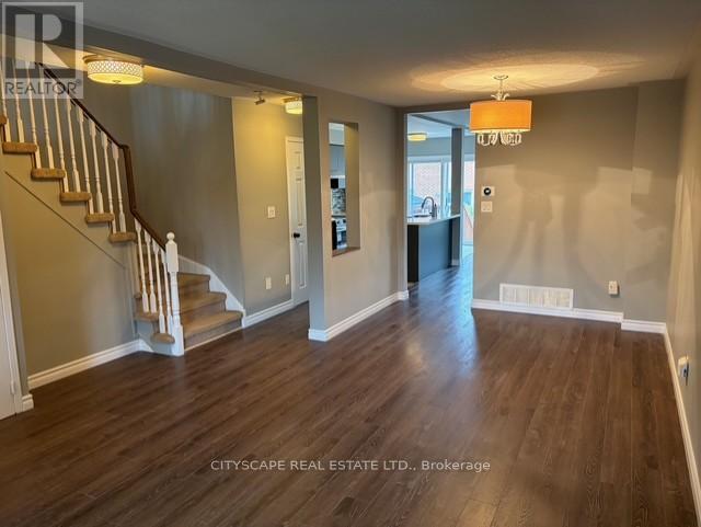 964 Sonoma Court, Mississauga, Ontario  L5V 2L4 - Photo 4 - W12450156