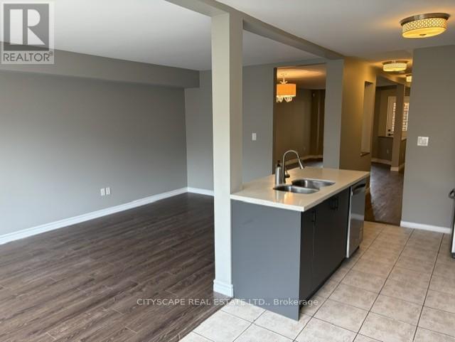 964 Sonoma Court, Mississauga, Ontario  L5V 2L4 - Photo 8 - W12450156