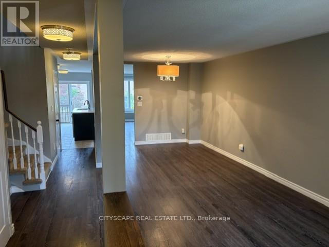 964 Sonoma Court, Mississauga, Ontario  L5V 2L4 - Photo 3 - W12450156