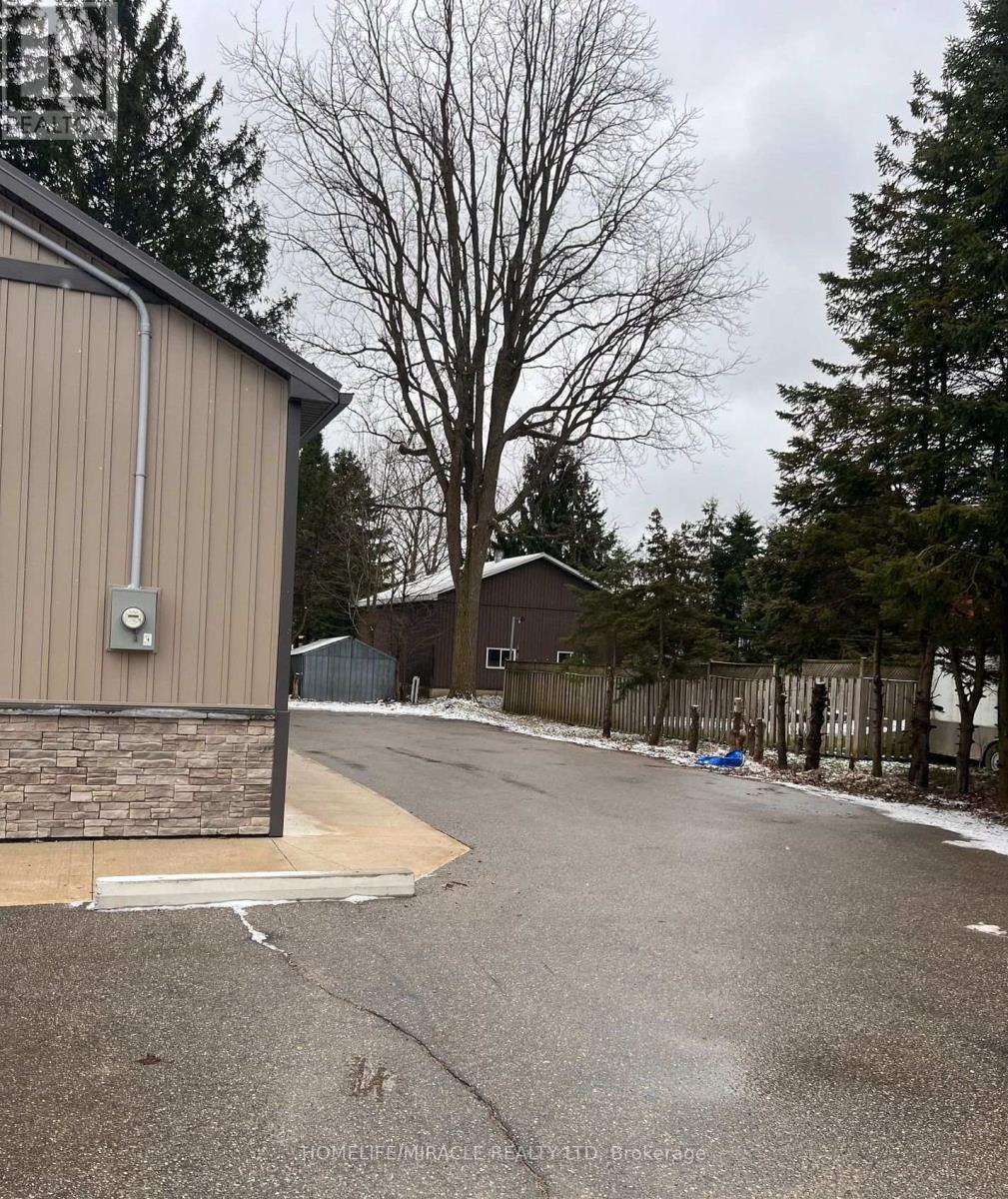 625 Turnberry Street, Huron East, Ontario  N0G 1H0 - Photo 6 - X12450520