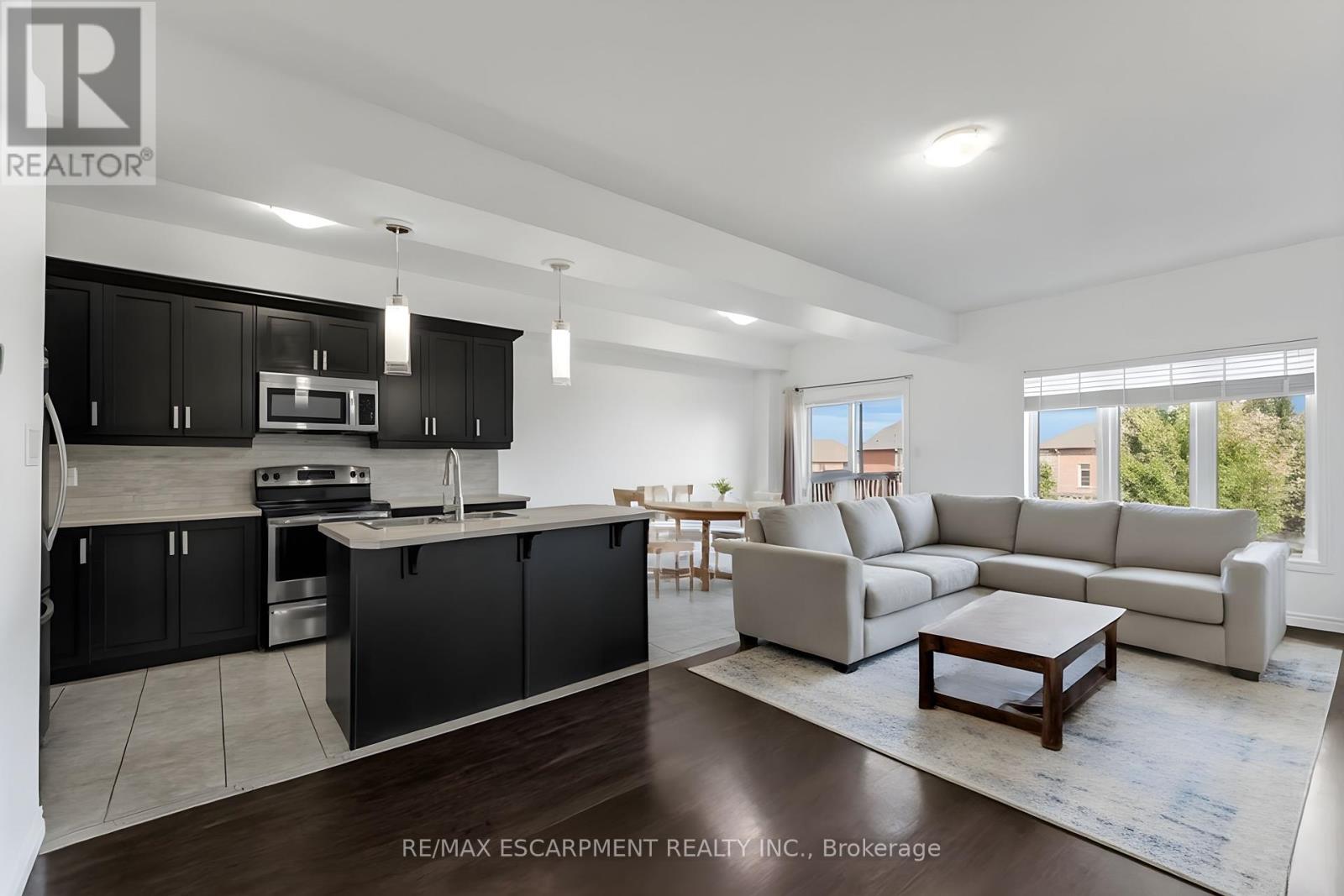 70 Vinton Road, Hamilton (Meadowlands), Ontario  L9K 0G6 - Photo 4 - X12450539