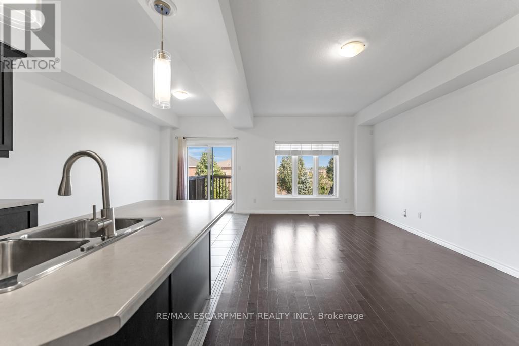 70 Vinton Road, Hamilton (Meadowlands), Ontario  L9K 0G6 - Photo 7 - X12450539