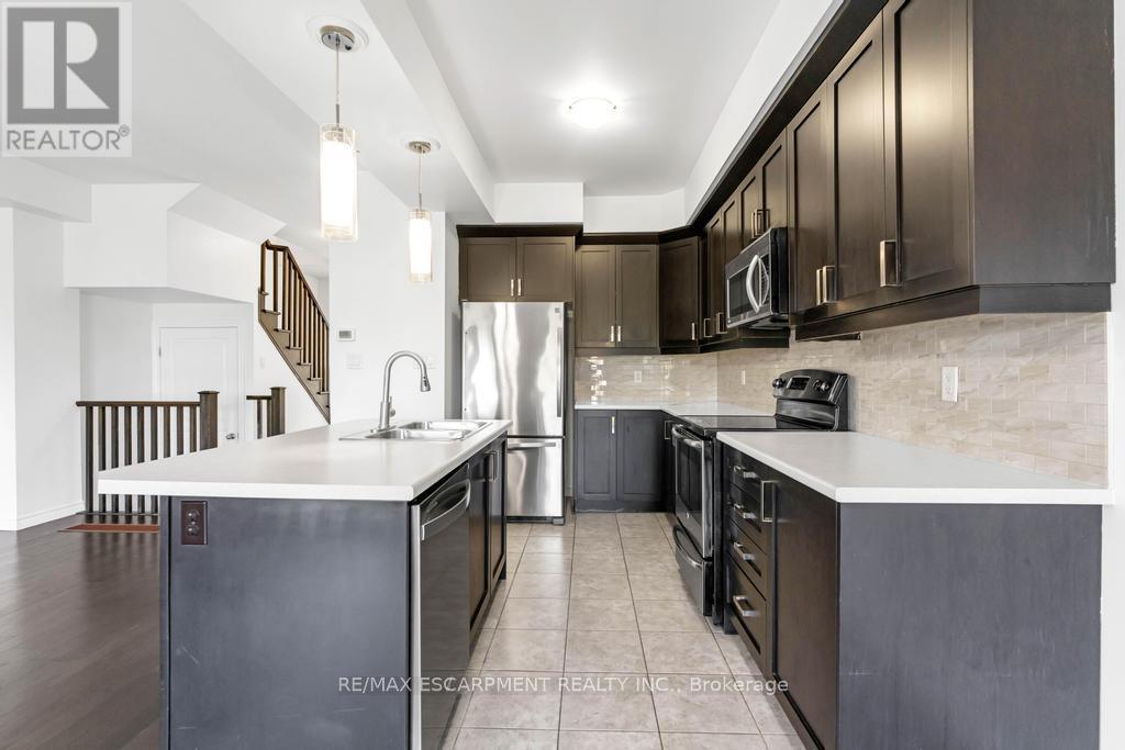 70 Vinton Road, Hamilton (Meadowlands), Ontario  L9K 0G6 - Photo 9 - X12450539