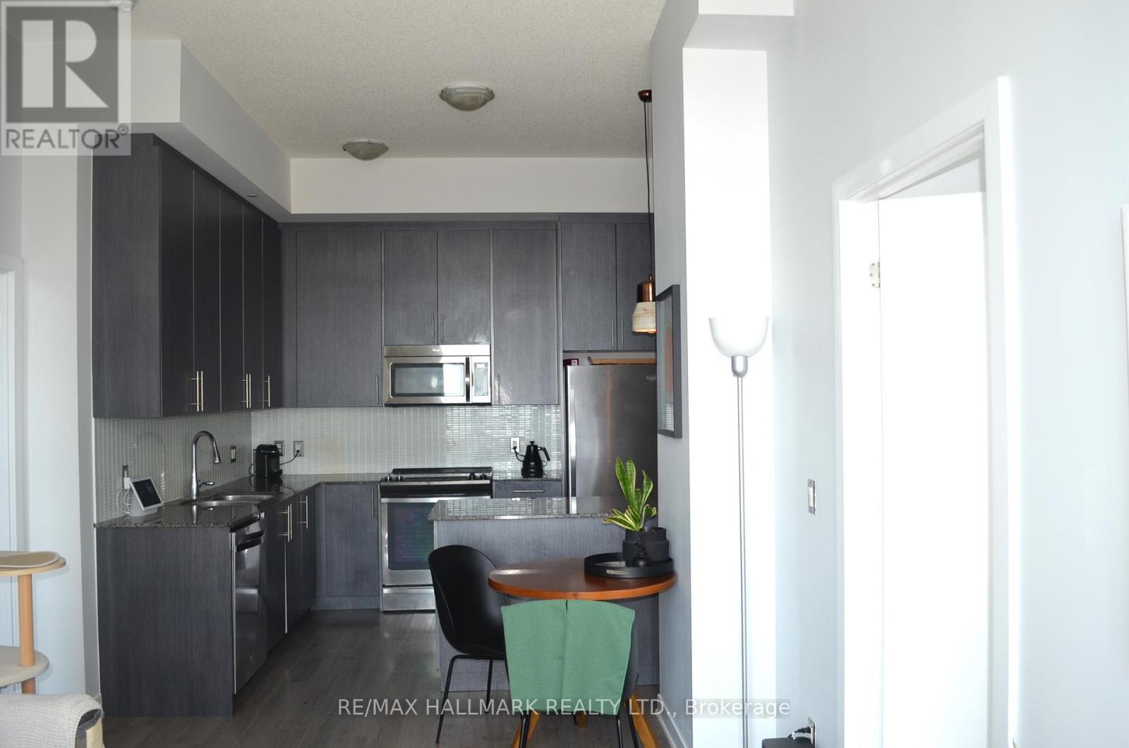 1704 - 85 Duke Street W, Kitchener, Ontario  N2H 0B7 - Photo 3 - X12450554