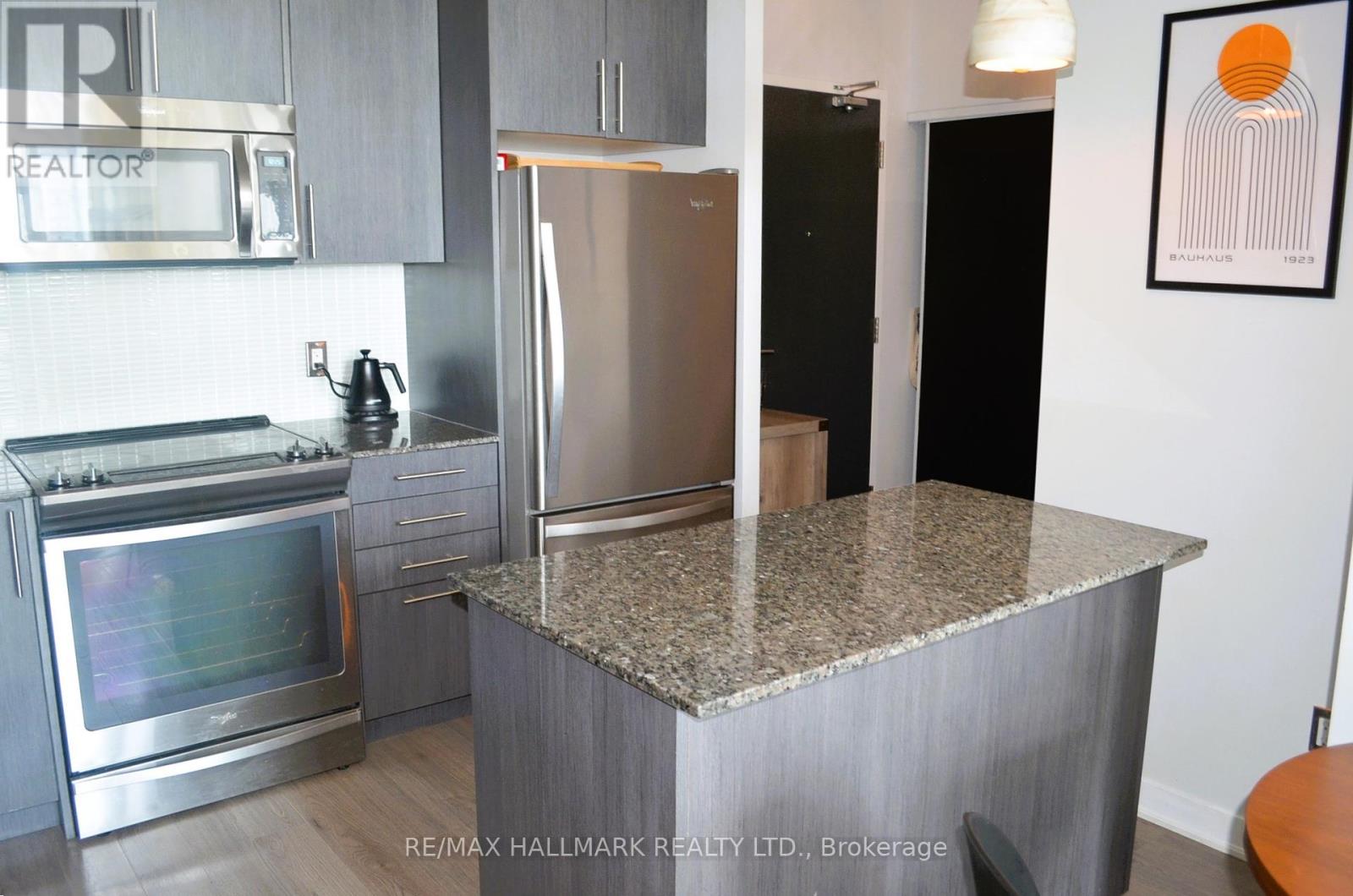 1704 - 85 Duke Street W, Kitchener, Ontario  N2H 0B7 - Photo 4 - X12450554