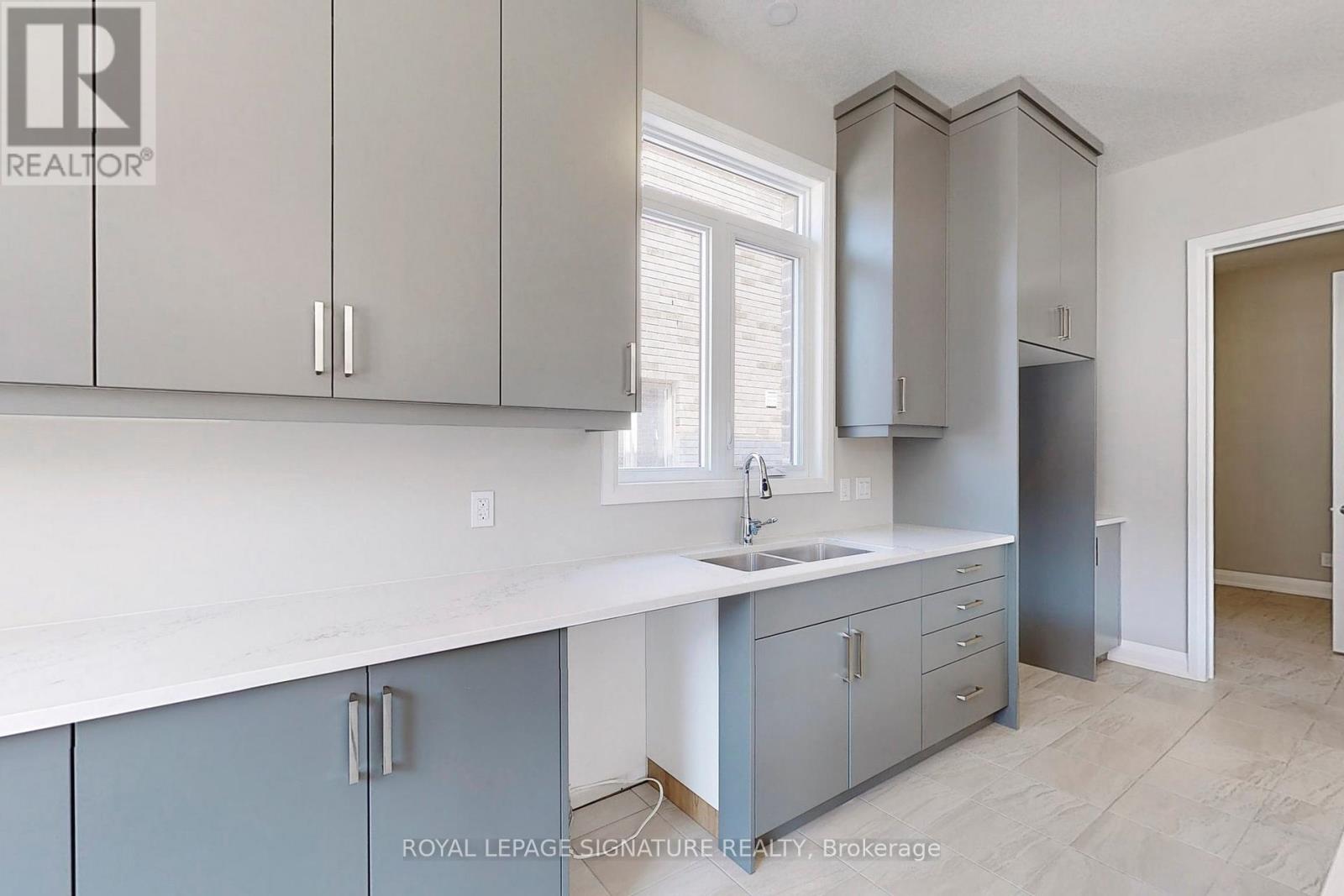 24 Hollybrook Trail, Kitchener, Ontario  N2R 0M4 - Photo 12 - X12450599