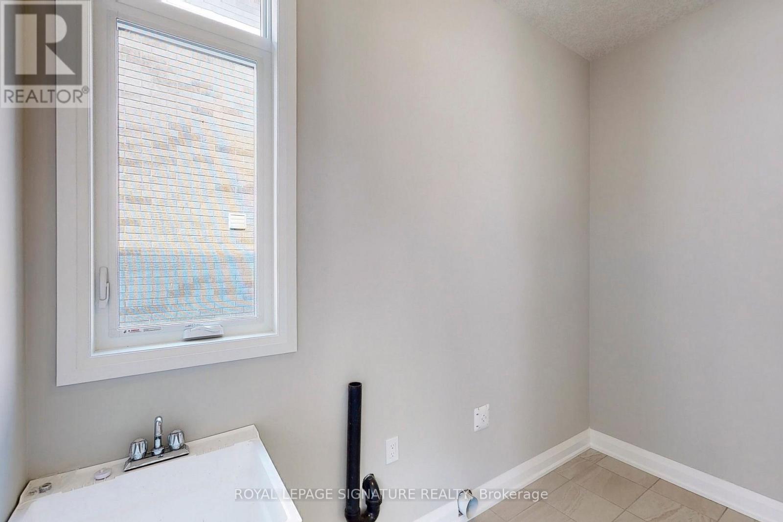 24 Hollybrook Trail, Kitchener, Ontario  N2R 0M4 - Photo 17 - X12450599