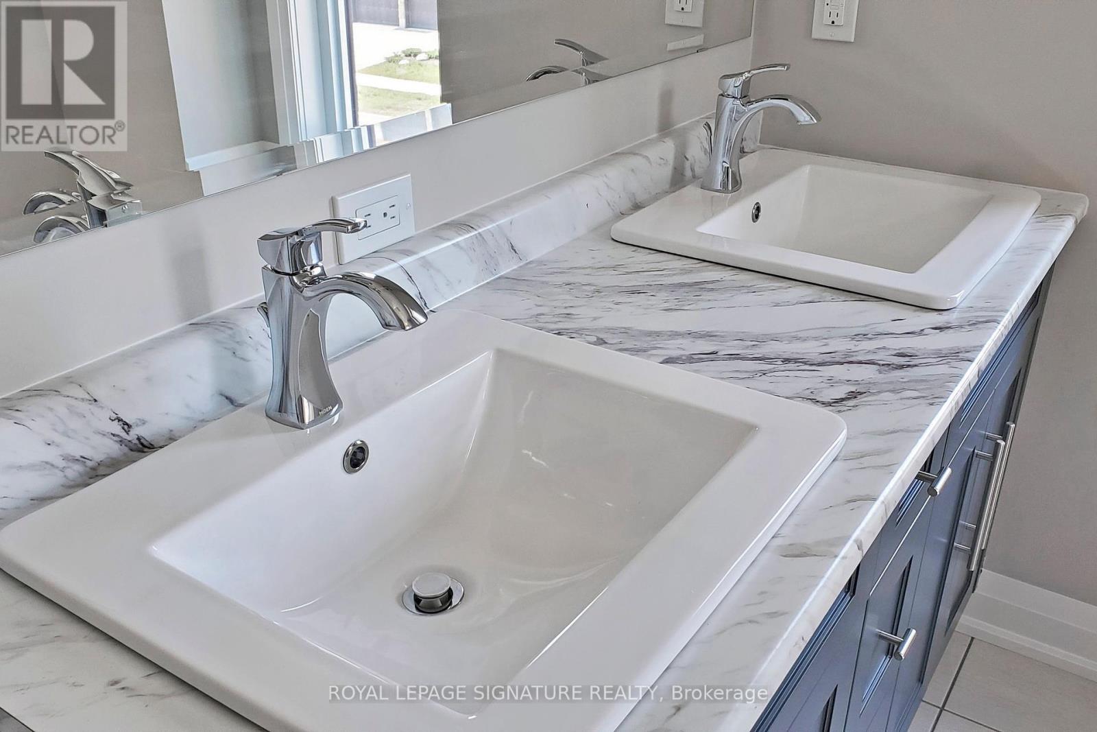 24 Hollybrook Trail, Kitchener, Ontario  N2R 0M4 - Photo 30 - X12450599