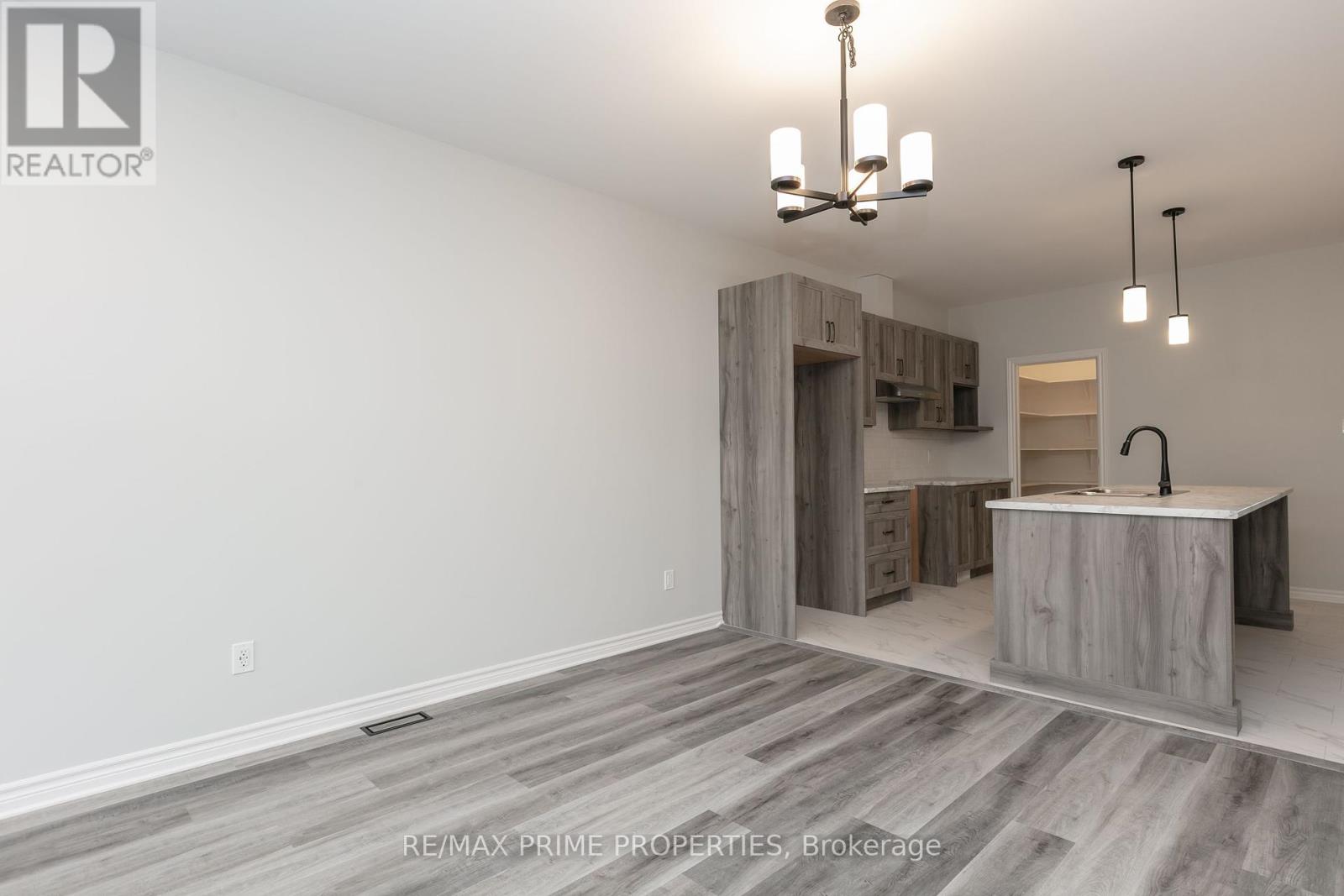562 Regina Street, Russell, Ontario  K0A 1W0 - Photo 10 - X12450611