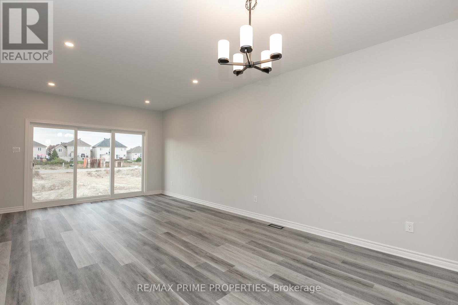 562 Regina Street, Russell, Ontario  K0A 1W0 - Photo 11 - X12450611