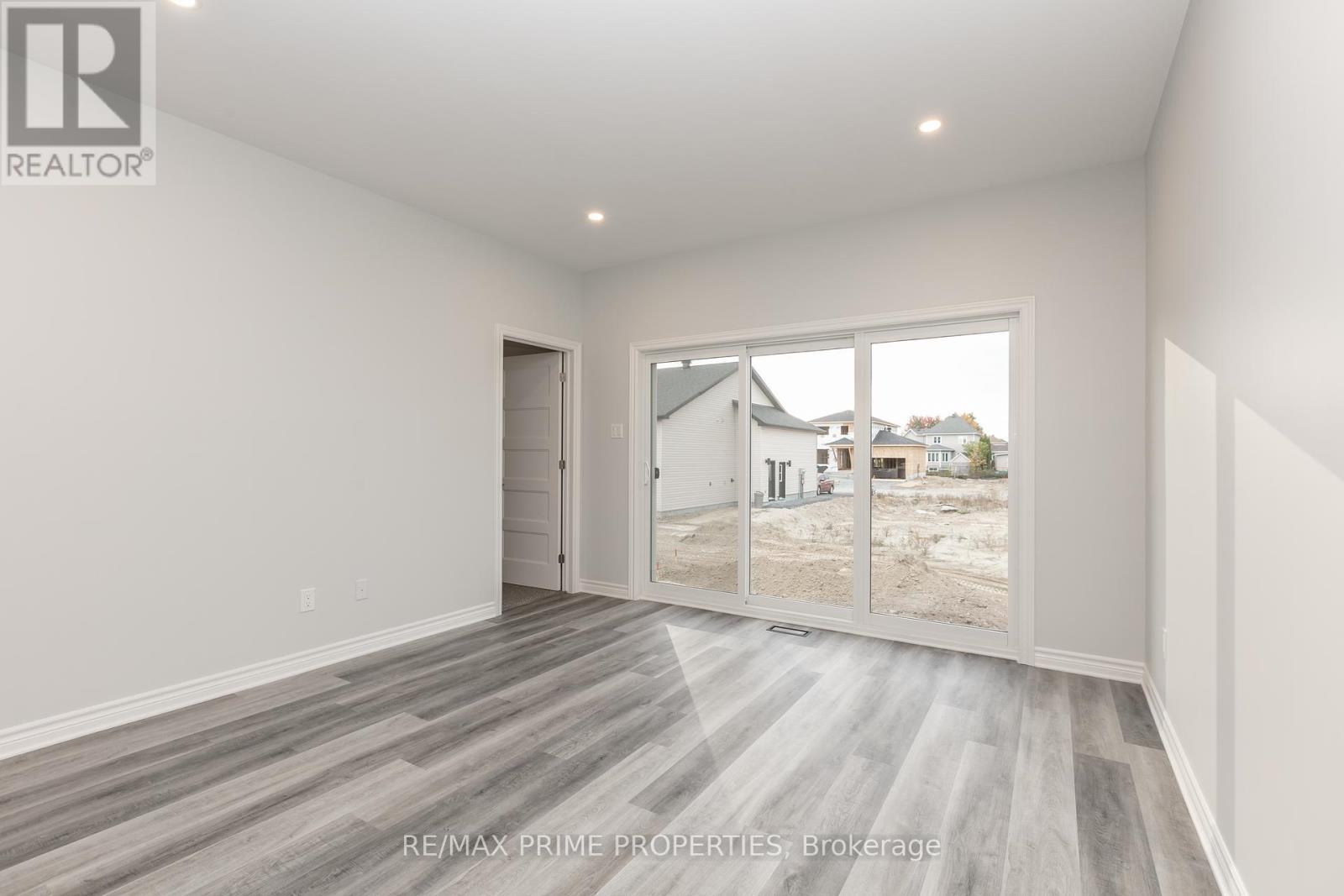 562 Regina Street, Russell, Ontario  K0A 1W0 - Photo 13 - X12450611