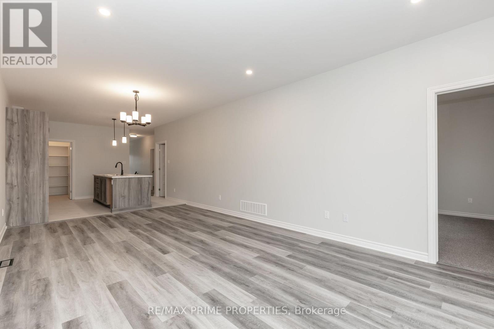 562 Regina Street, Russell, Ontario  K0A 1W0 - Photo 14 - X12450611
