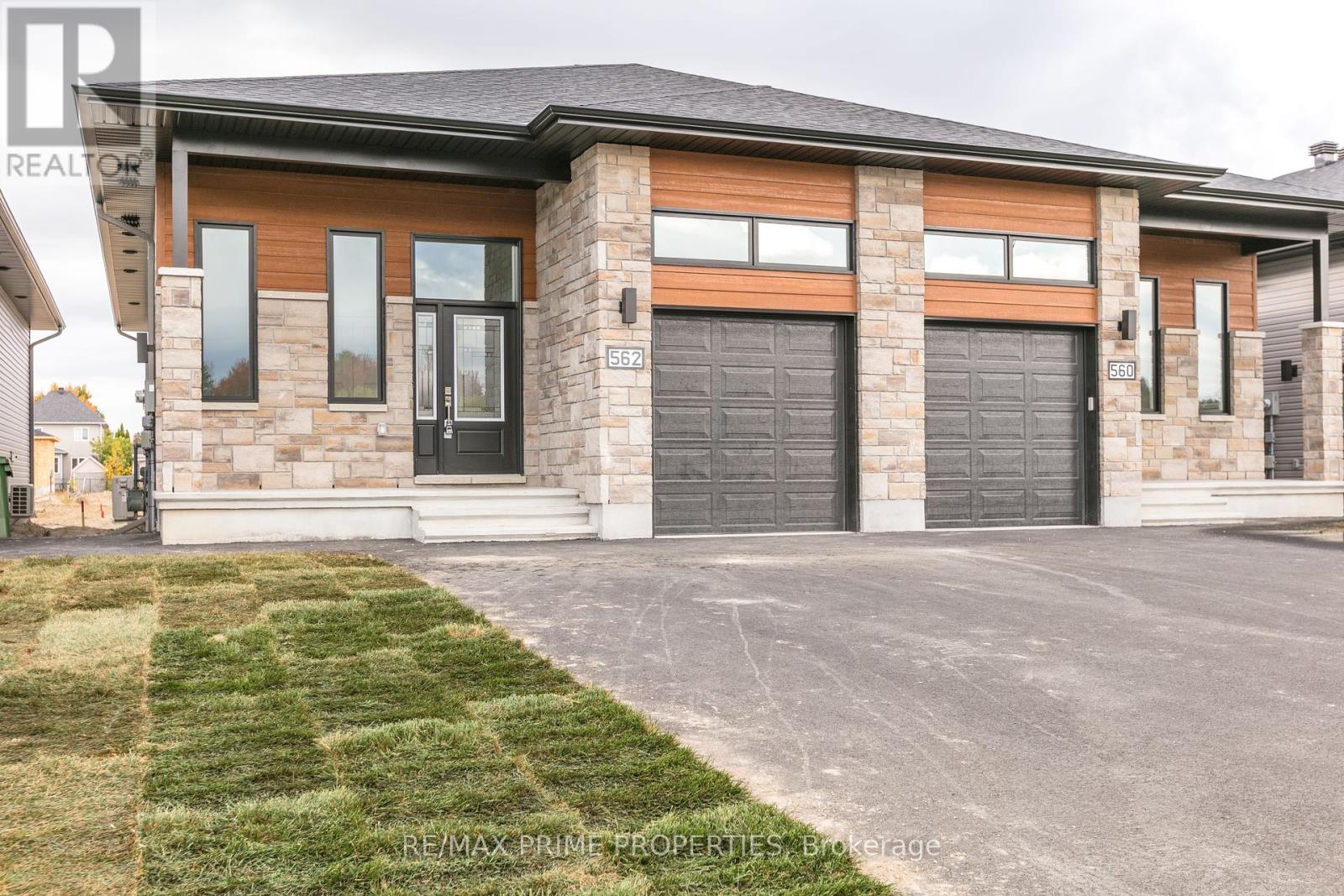 562 Regina Street, Russell, Ontario  K0A 1W0 - Photo 2 - X12450611