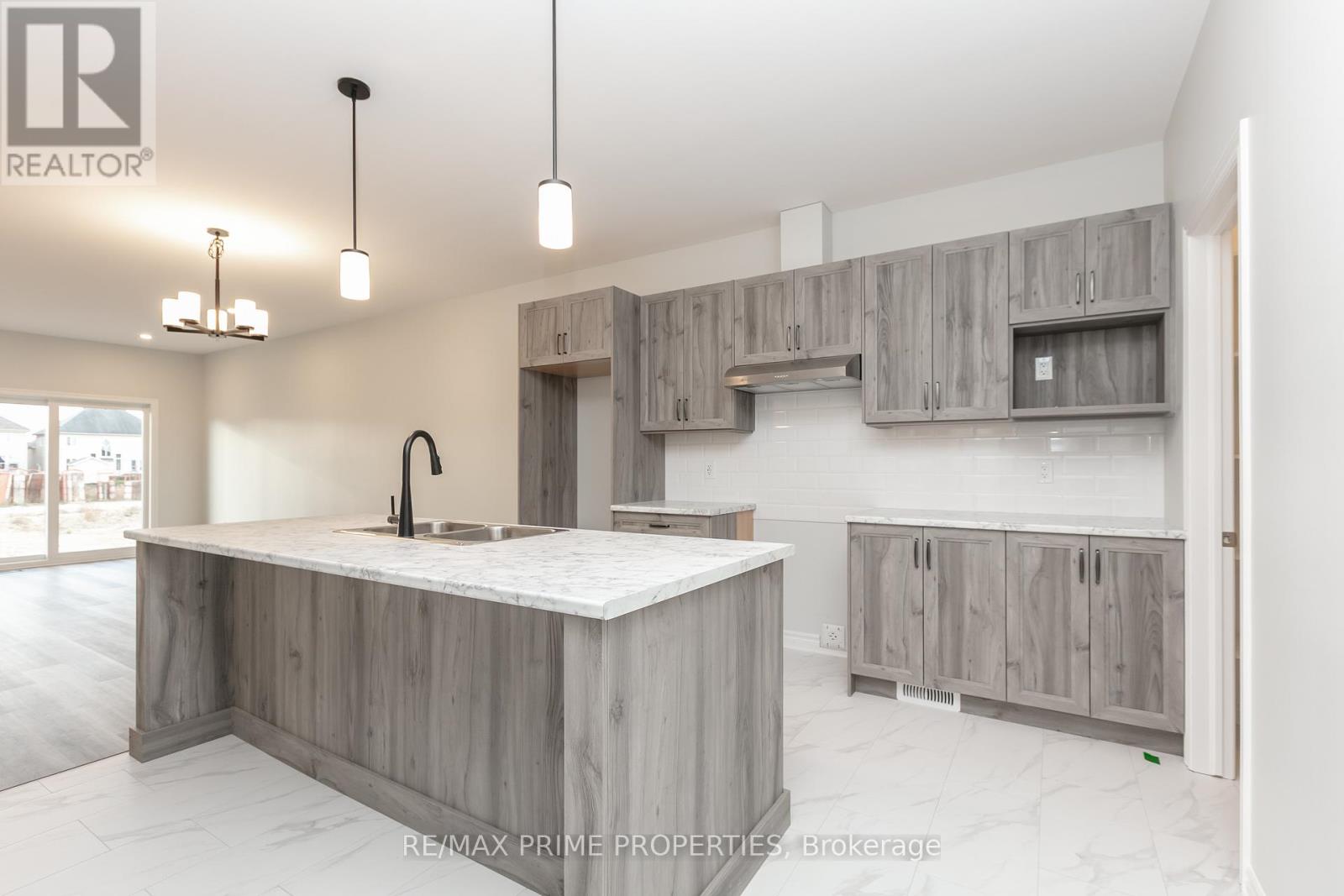 562 Regina Street, Russell, Ontario  K0A 1W0 - Photo 5 - X12450611