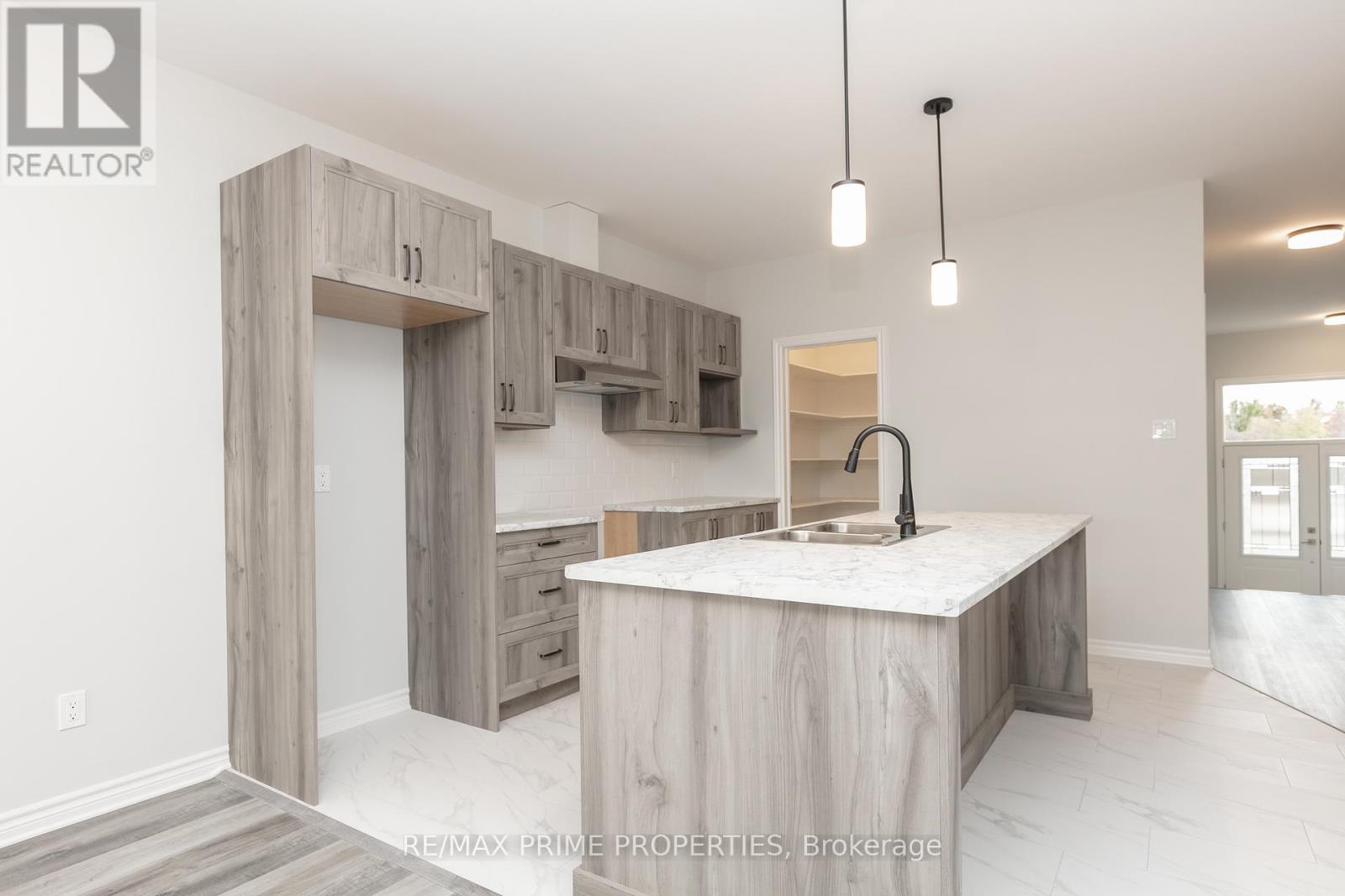 562 Regina Street, Russell, Ontario  K0A 1W0 - Photo 6 - X12450611