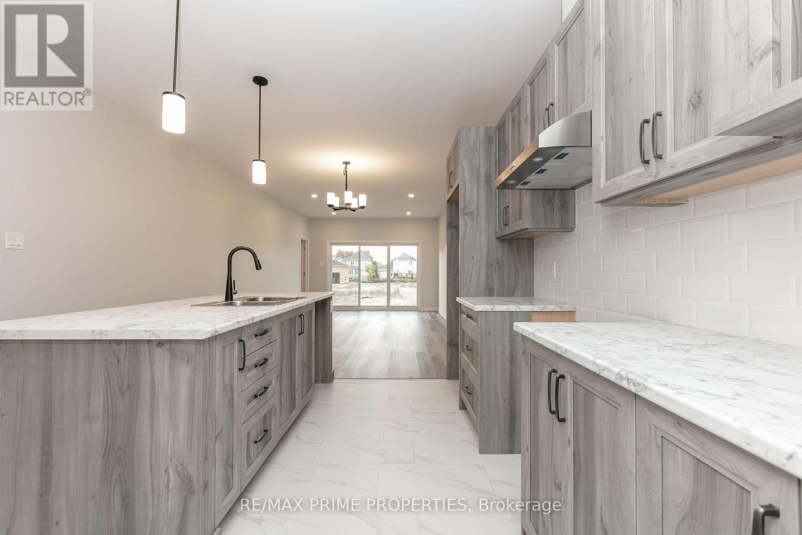 562 Regina Street, Russell, Ontario  K0A 1W0 - Photo 8 - X12450611