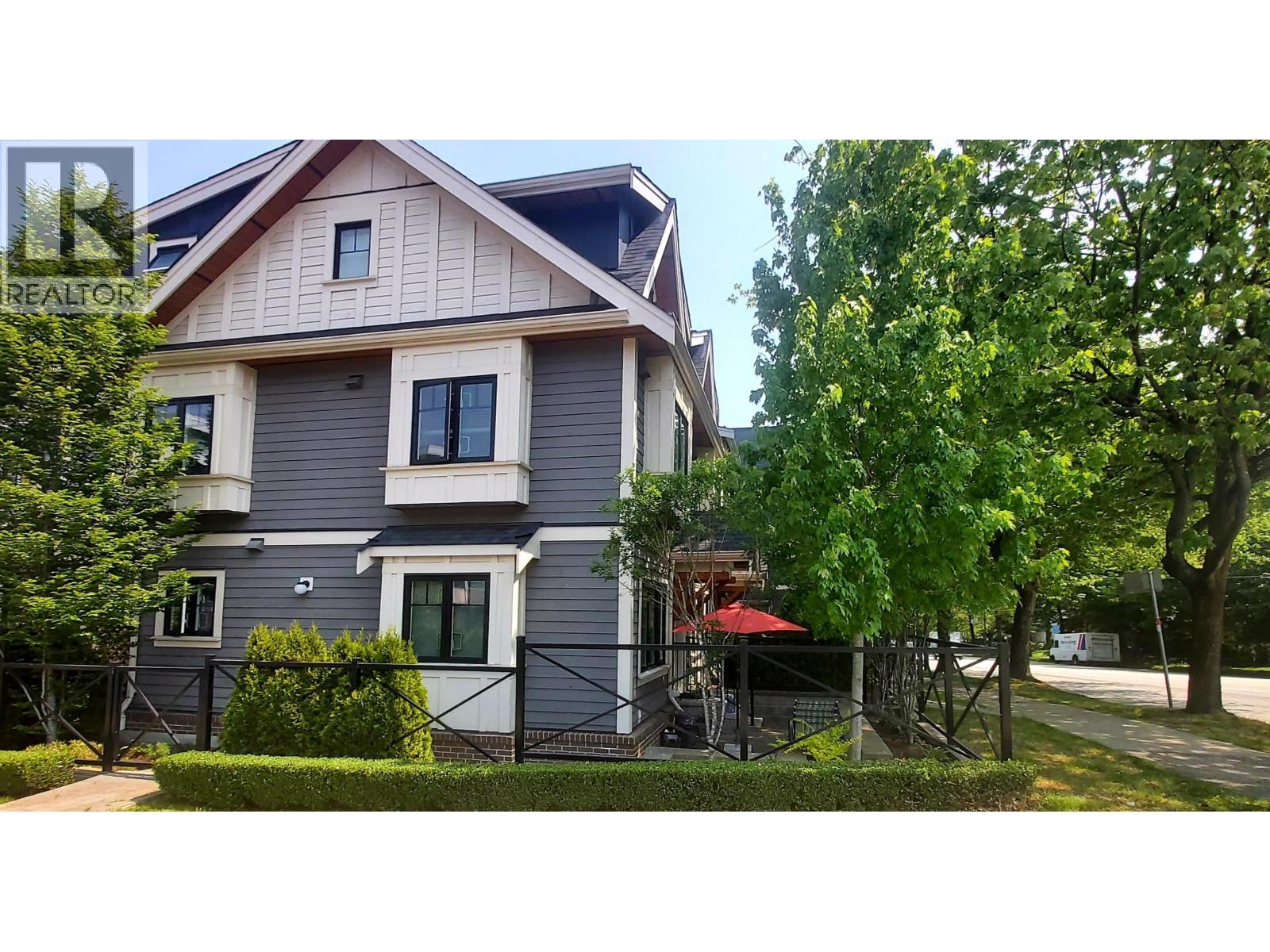 901 E BROADWAY STREET, Vancouver, British Columbia