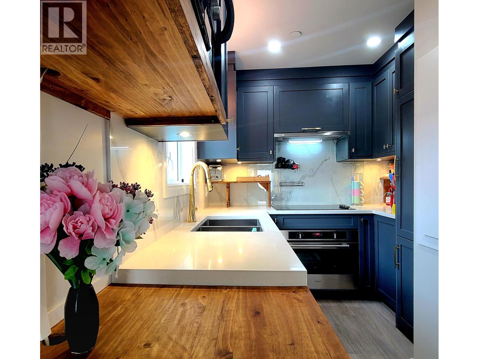 901 E Broadway Street, Vancouver, British Columbia  V5T 1Y3 - Photo 4 - R3056369