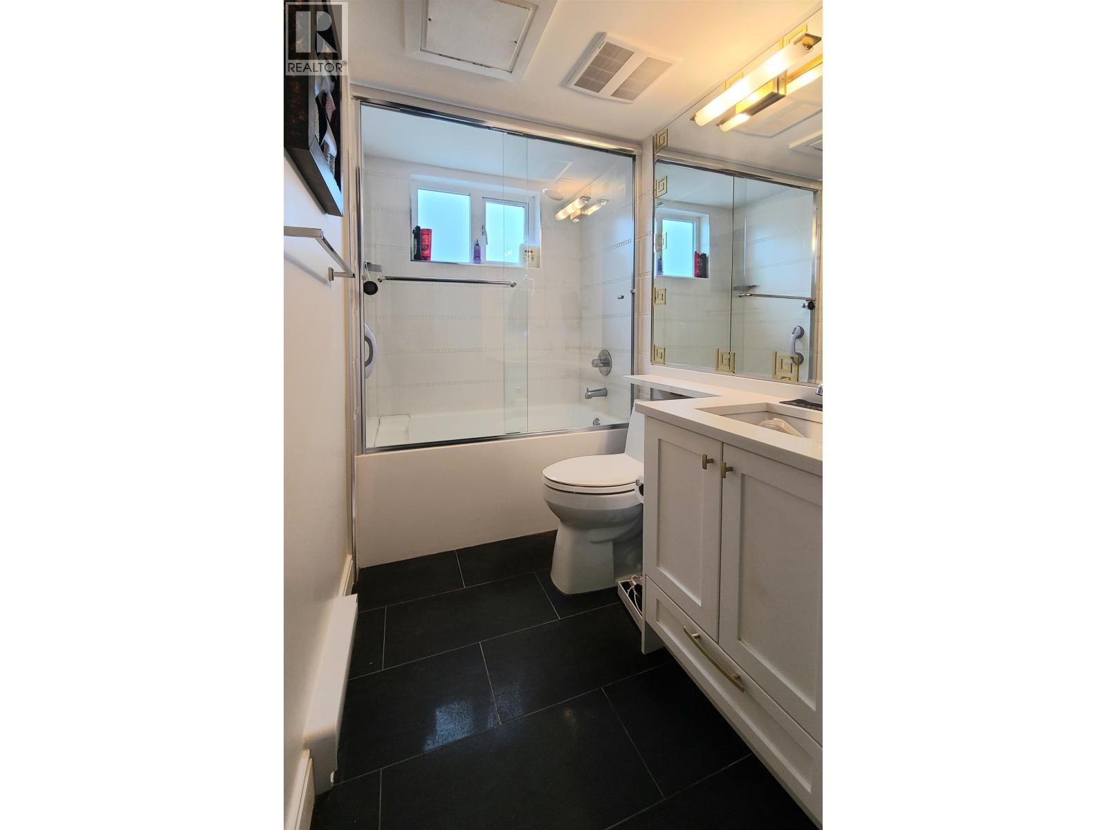 901 E Broadway Street, Vancouver, British Columbia  V5T 1Y3 - Photo 8 - R3056369