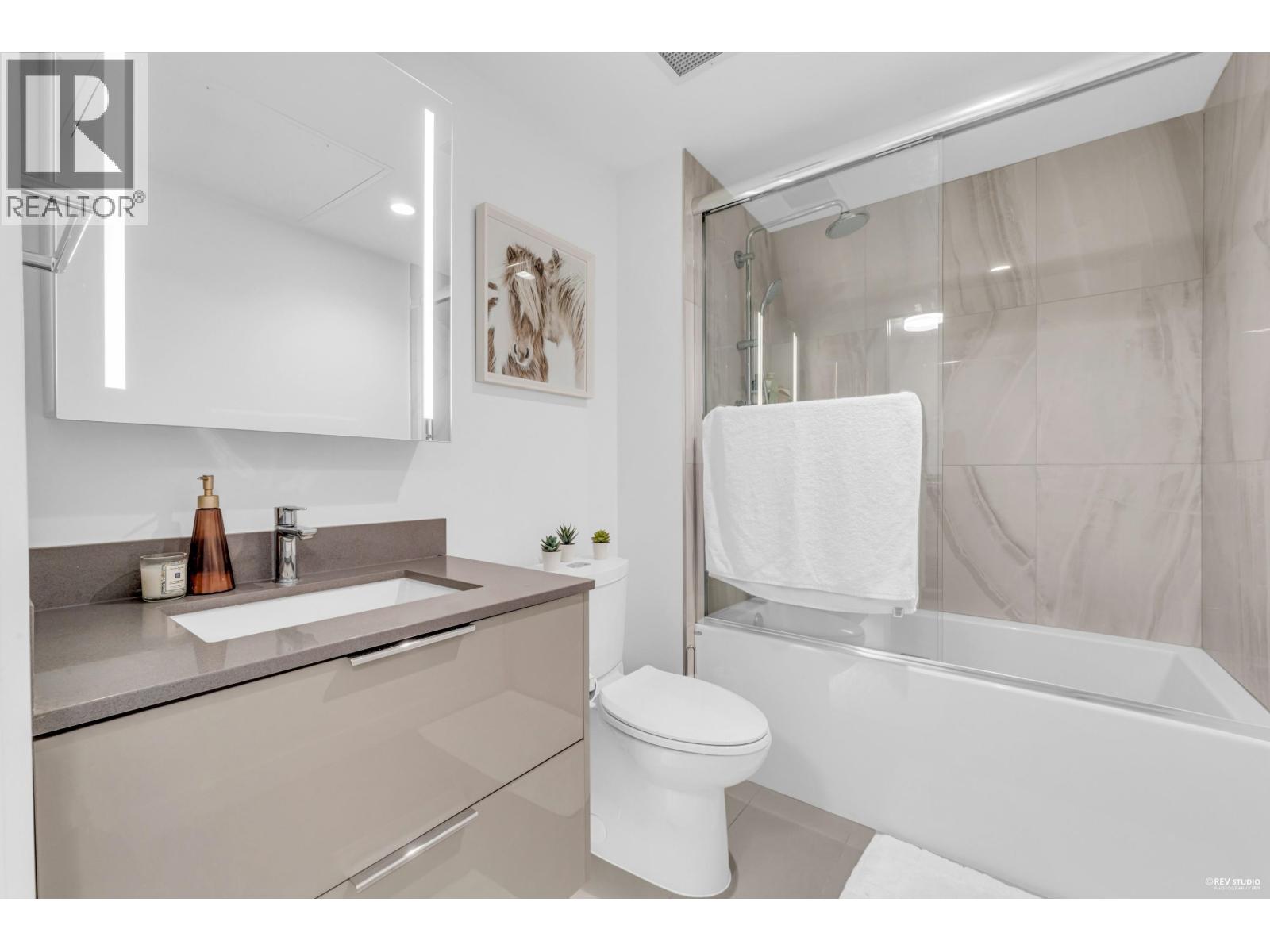 2402 1401 Hunter Street, North Vancouver, British Columbia  V7J 1H3 - Photo 11 - R3056382