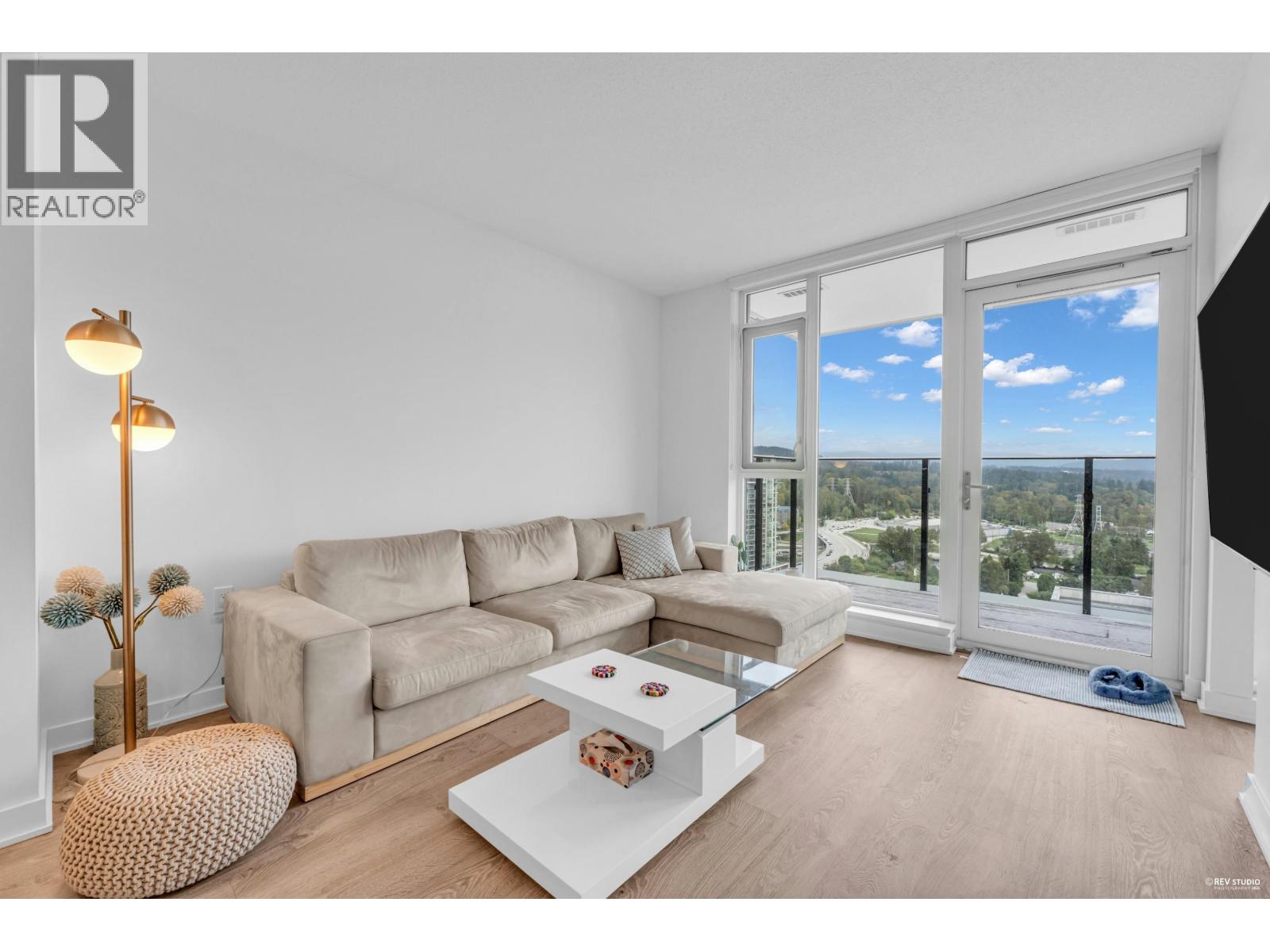 2402 1401 Hunter Street, North Vancouver, British Columbia  V7J 1H3 - Photo 3 - R3056382