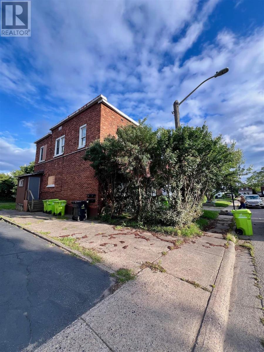 228 Hudson St, Sault Ste. Marie, Ontario  P6A 1T5 - Photo 3 - SM252796