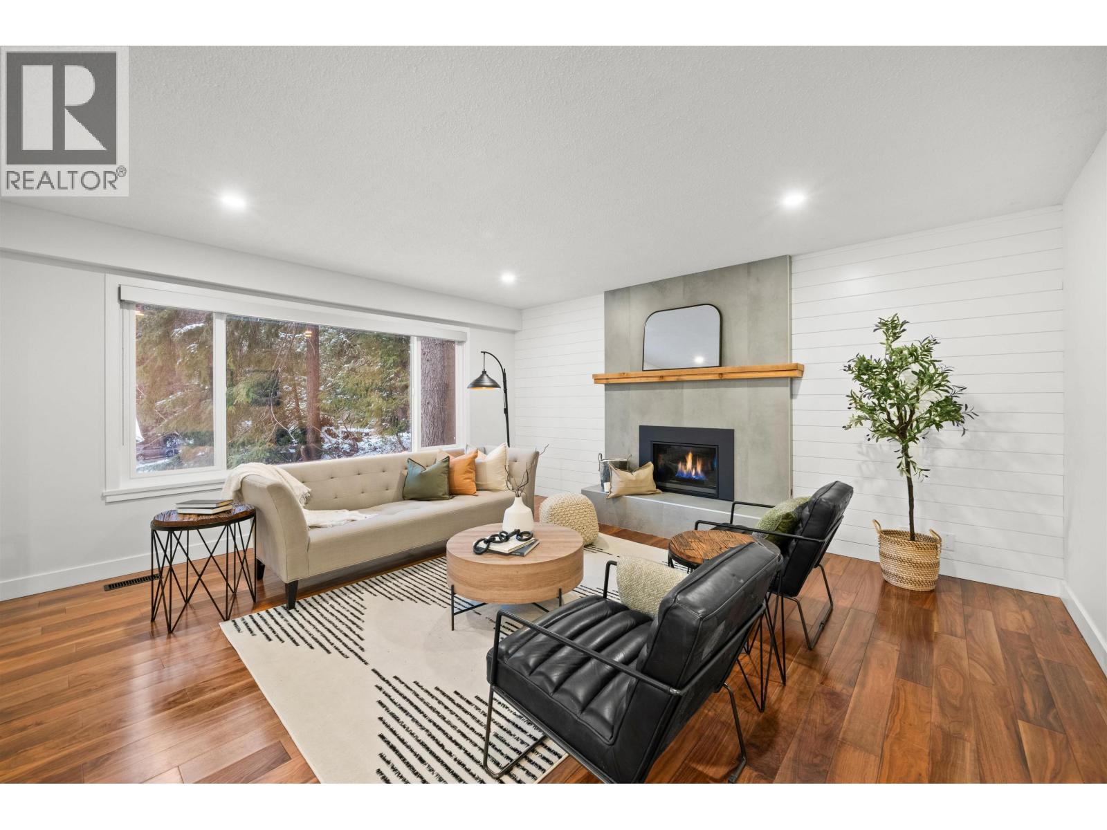 4593 Cliffmont Road, North Vancouver, British Columbia  V7G 1J8 - Photo 4 - R3056371