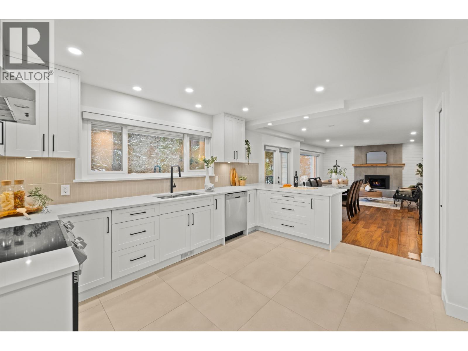 4593 Cliffmont Road, North Vancouver, British Columbia  V7G 1J8 - Photo 8 - R3056371