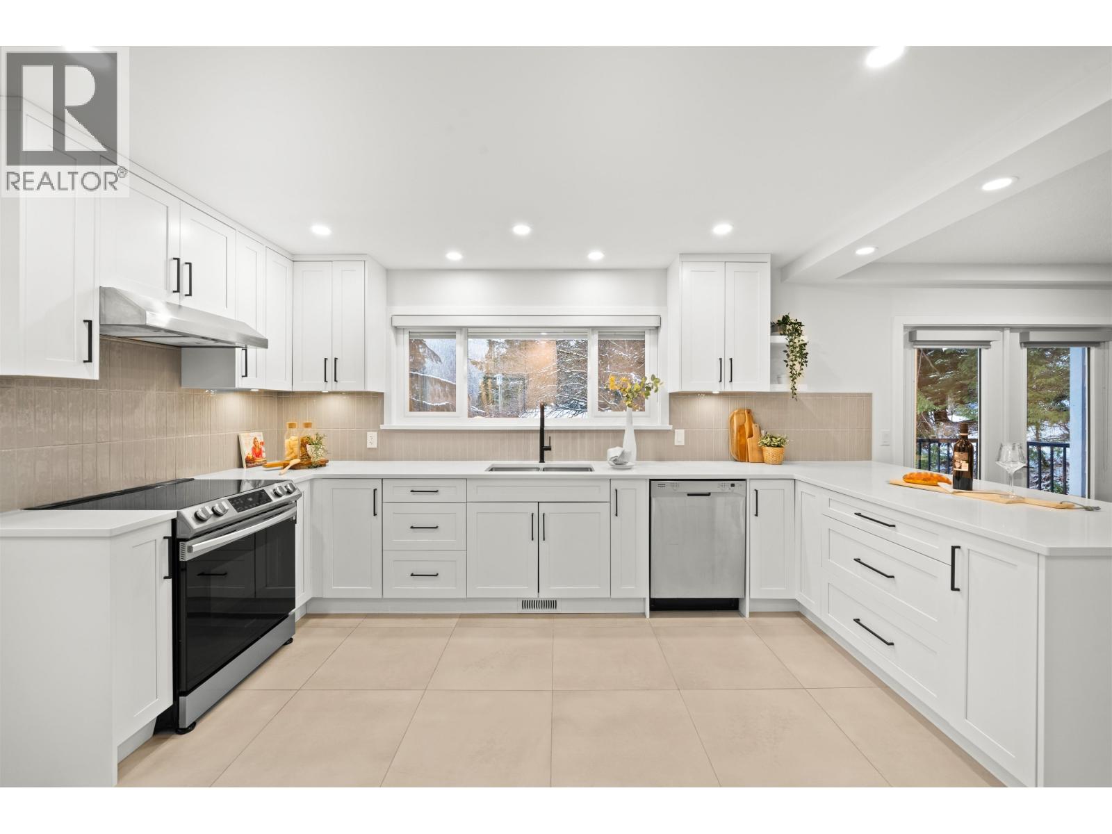 4593 Cliffmont Road, North Vancouver, British Columbia  V7G 1J8 - Photo 9 - R3056371