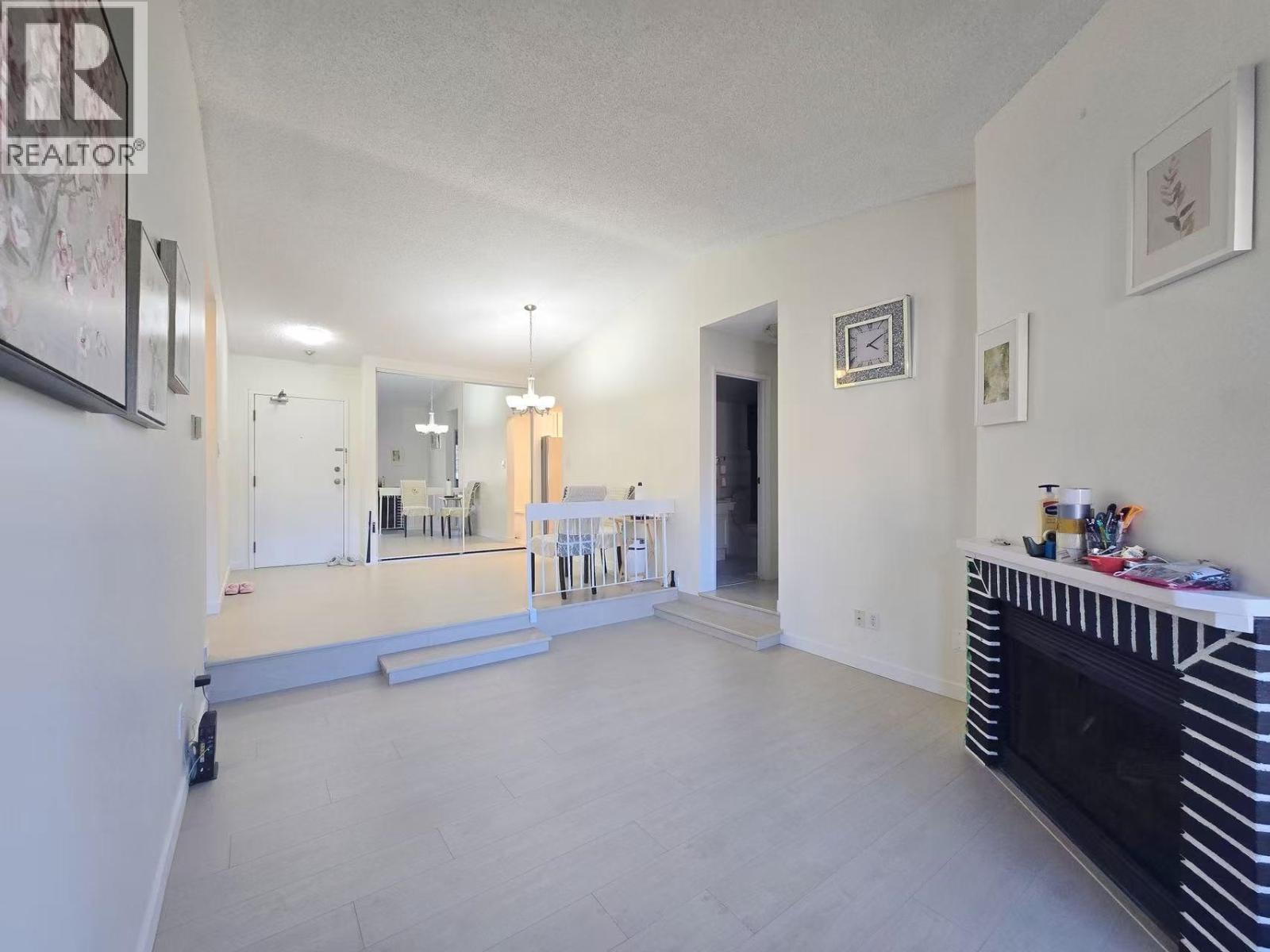 322 8500 ACKROYD ROAD, Richmond, British Columbia
