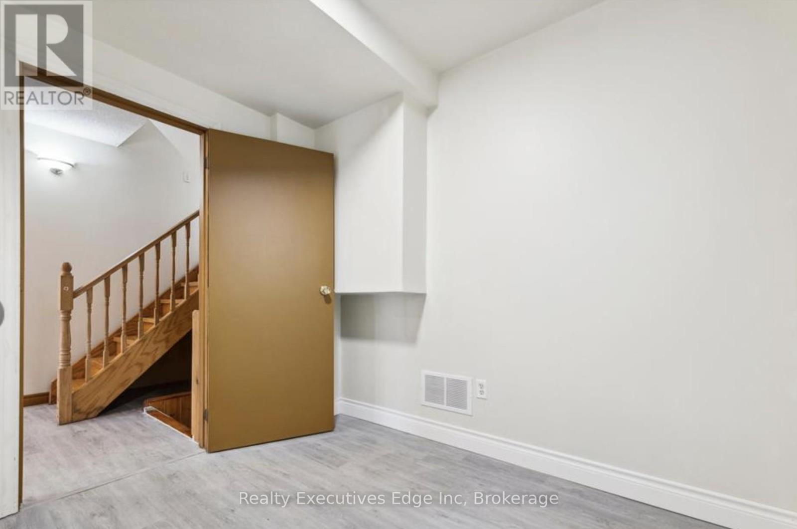 65 Overbank Drive, Oshawa, Ontario  L1J 7Y8 - Photo 6 - E12449515