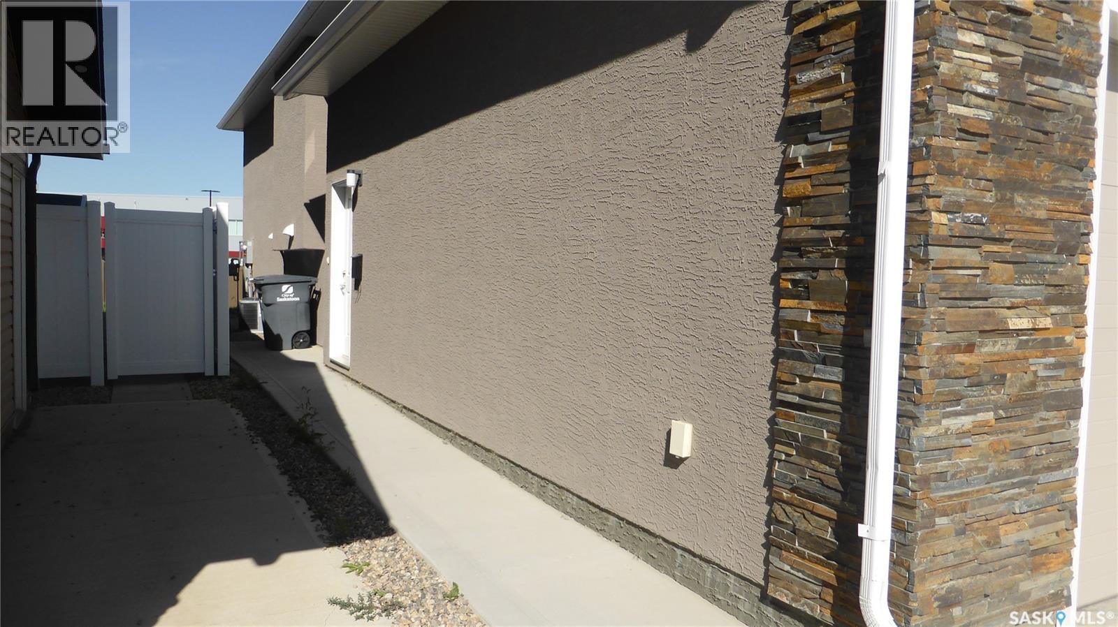 431 Flynn Lane, Saskatoon, Saskatchewan  S7V 0J8 - Photo 3 - SK020349