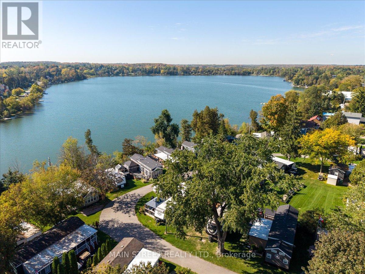 15 Hawaiian Circle, Whitchurch-Stouffville, Ontario  L0G 1E0 - Photo 3 - N12450609